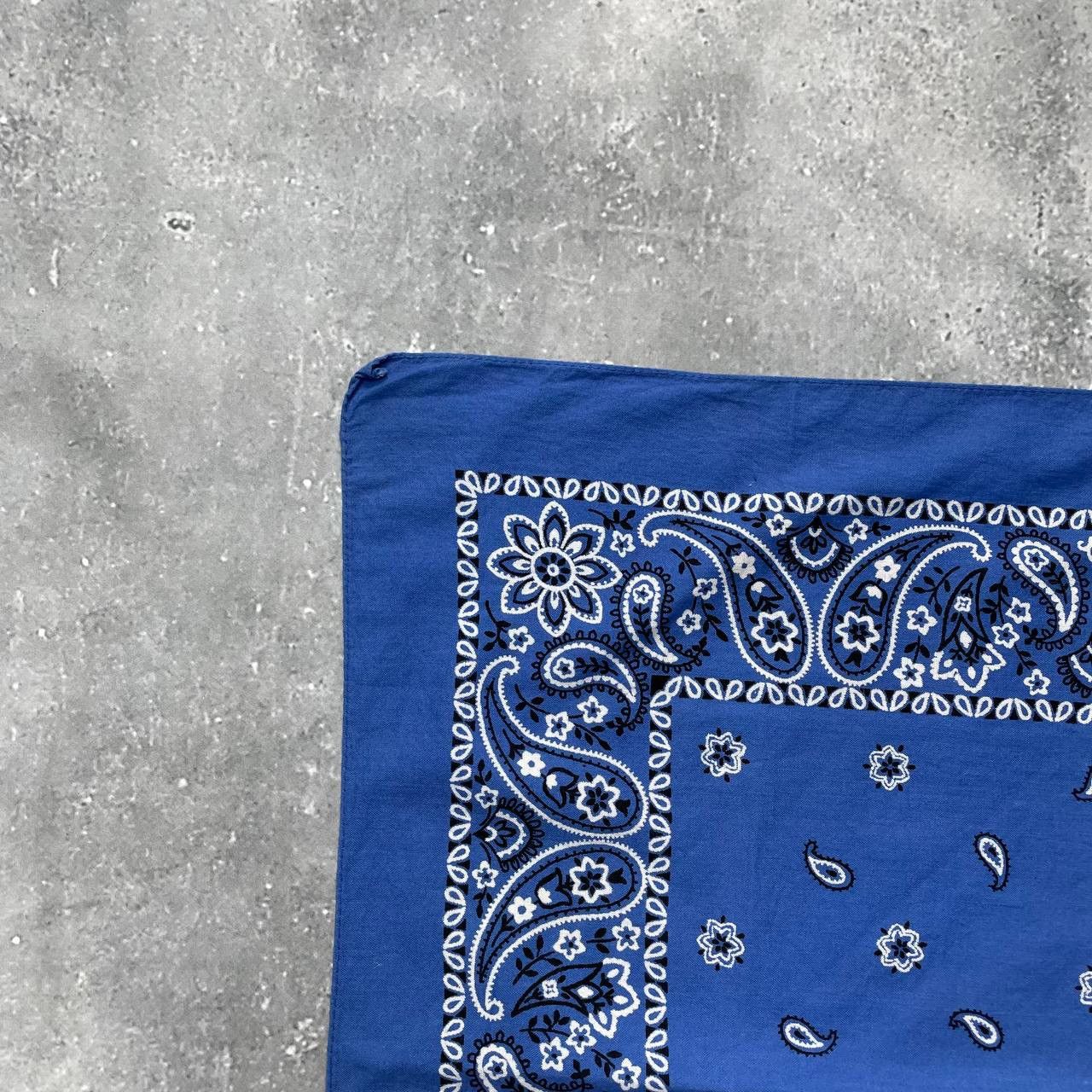 Vintage Vintage Blue White Paisley Bandana Made In USA Size ONE SIZE - 3 Thumbnail