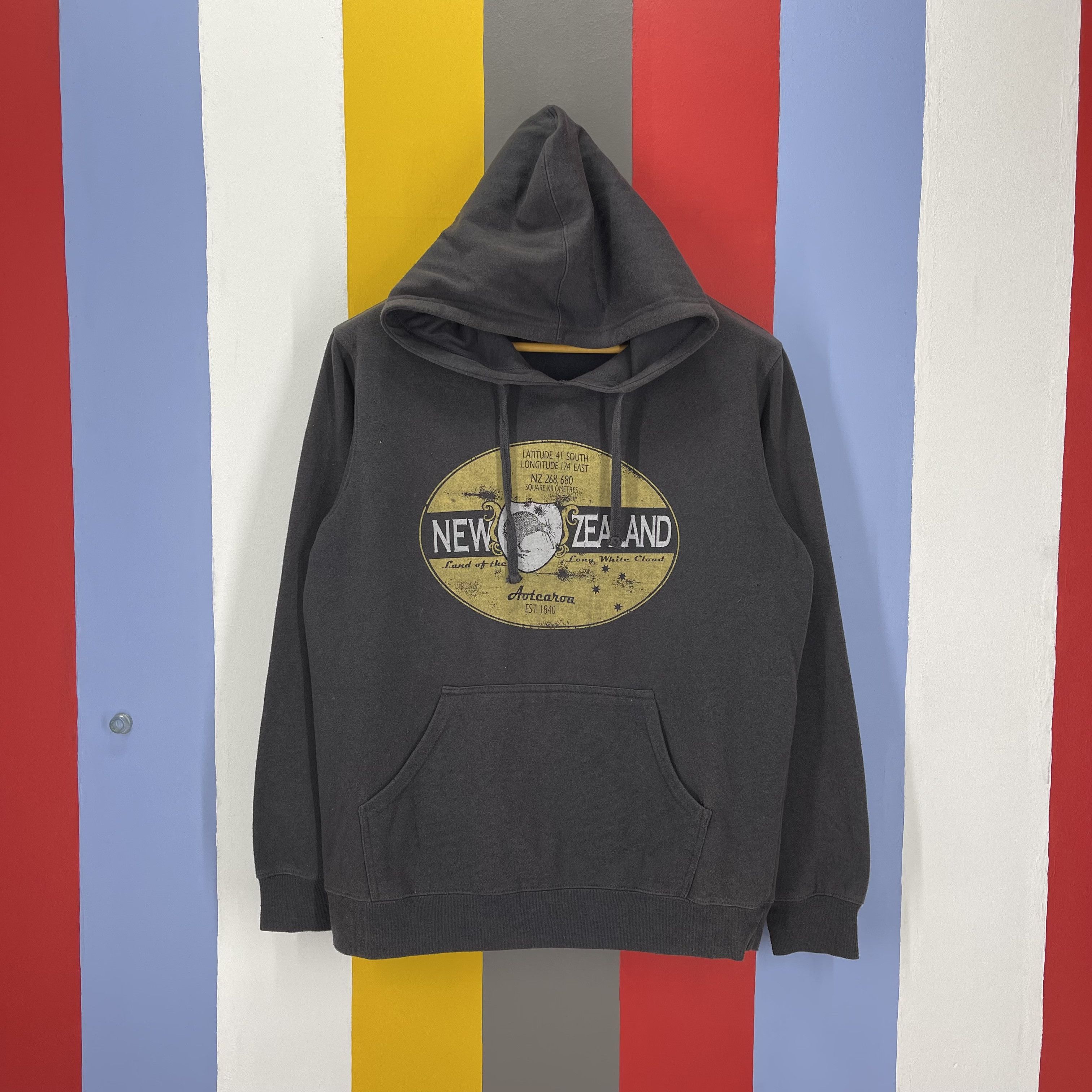 image of Animal Tee x Kiwi Wild Kiwi New Zealand Hoodie Pullover 1158/ao in Faded Black, Men's (Size Medium)