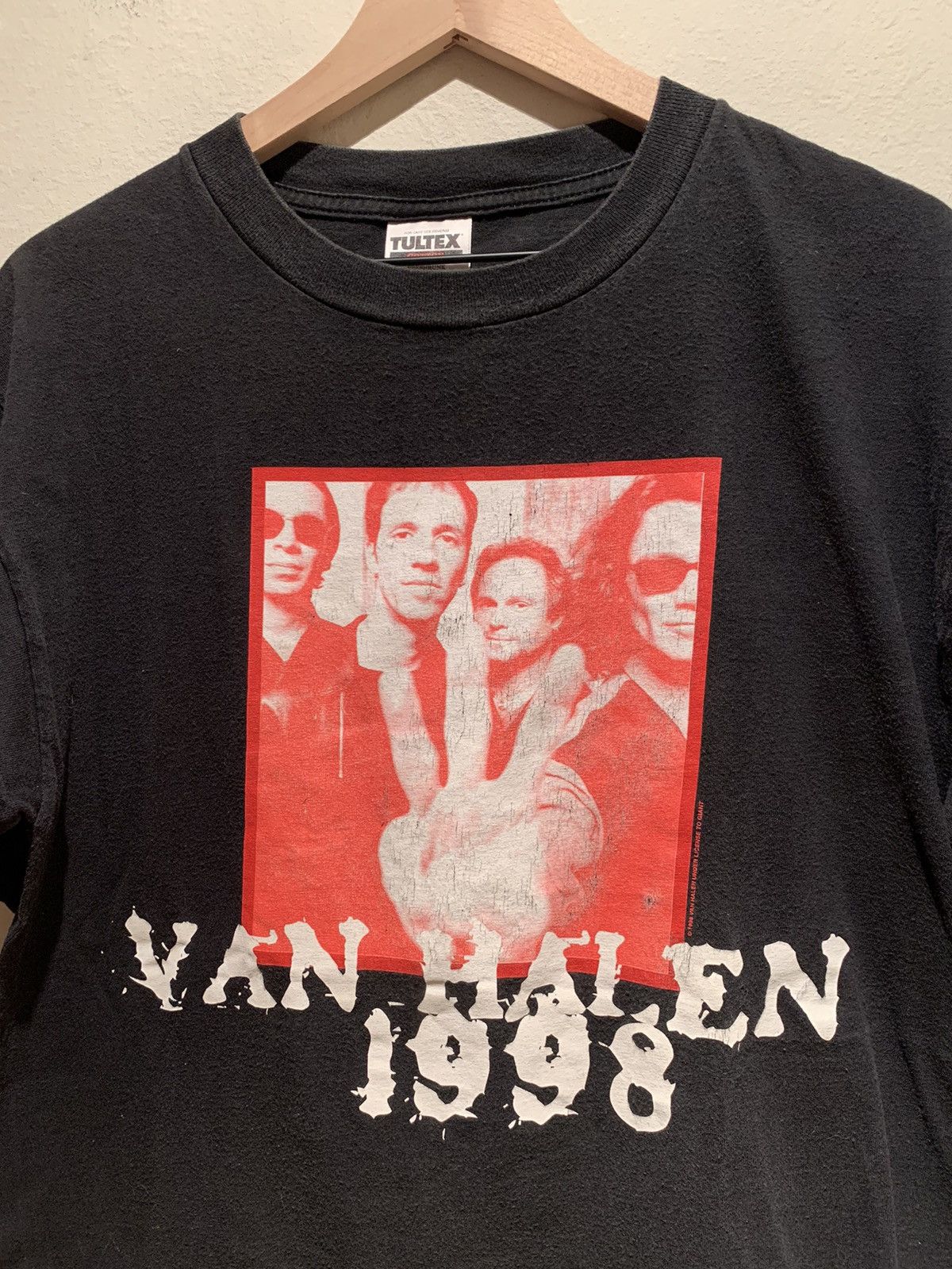 Band Tees *RARE* Vintage 90's Van Halen USA Tour Tultex Band T-Shirt L Size US L / EU 52-54 / 3 - 3 Thumbnail