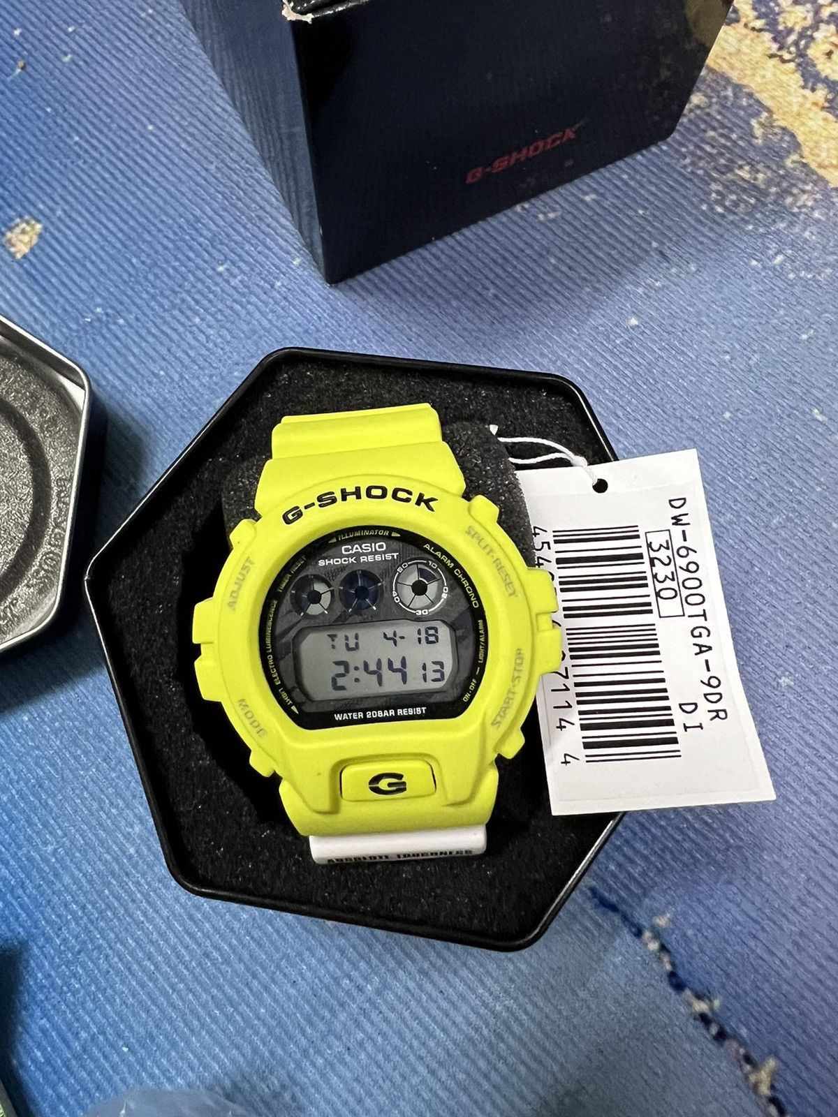 Carhartt WIP ×G-SHOCK 10th anniversary Carhartt WIP x G-Shock DW-6900 for Japan 10th Anniversary