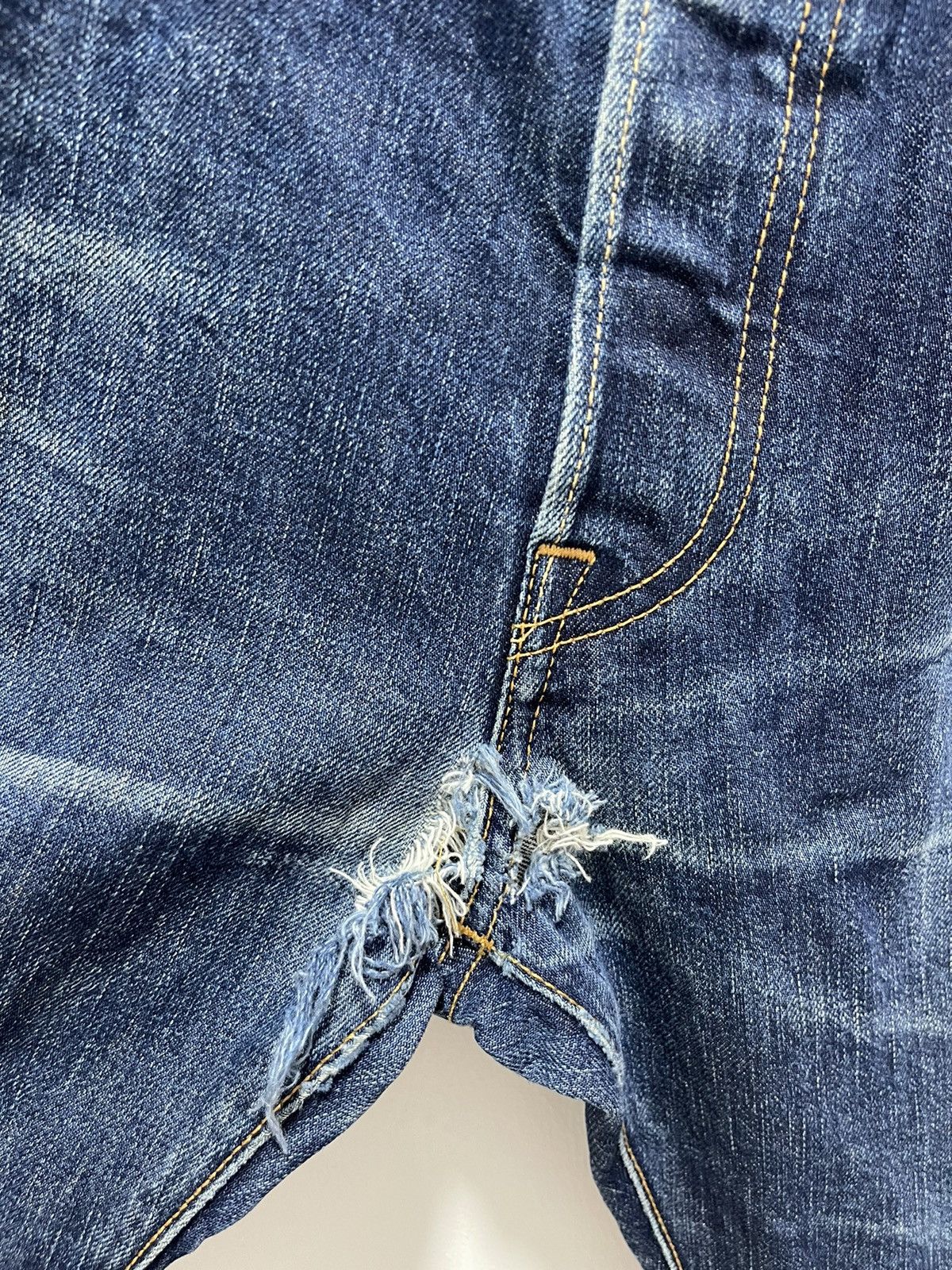 Levi's × Levi's Vintage Clothing LEVI’S 501 NON SELVEDGE RIPPED DISTRESSED DENIM JEANS Size US 31 - 11 Thumbnail