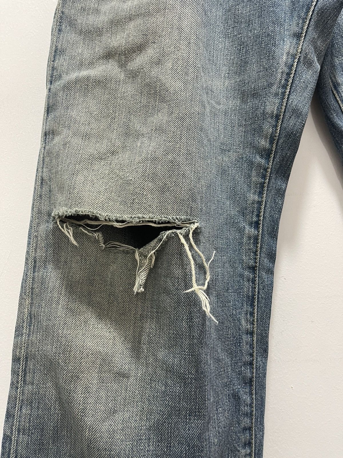 Earl Jeans VINTAGE EARL JEAN RIPS WASHED BLUE DISTRESSED DENIM Size US 30 / EU 46 - 7 Thumbnail