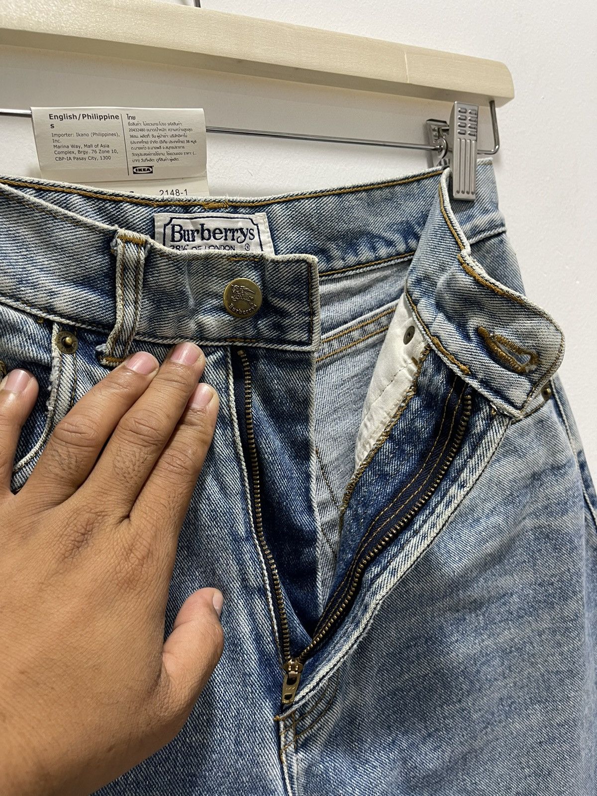 Burberry × Vintage BURBERRY TAPPERED DISTRESSED DENIM JEANS Size 26" / US 2 / IT 38 - 13 Thumbnail