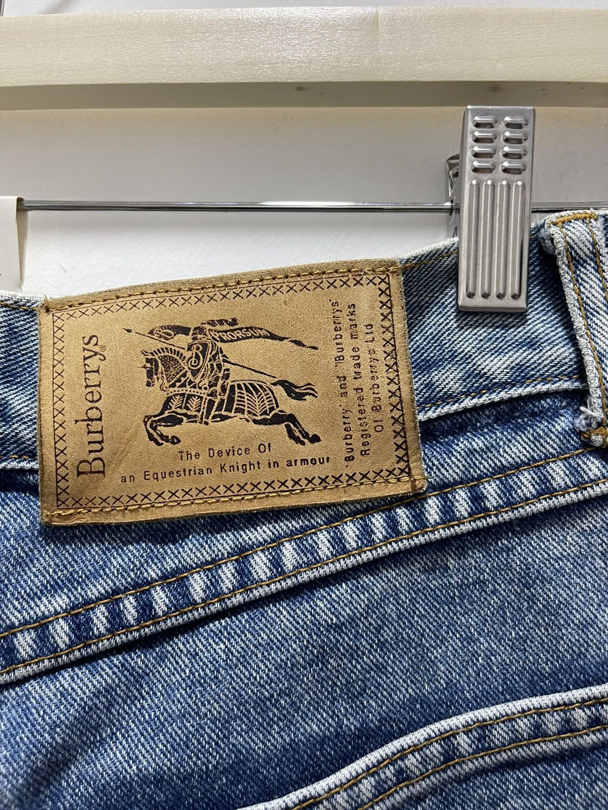 Burberry × Vintage BURBERRY TAPPERED DISTRESSED DENIM JEANS Size 26" / US 2 / IT 38 - 14 Thumbnail