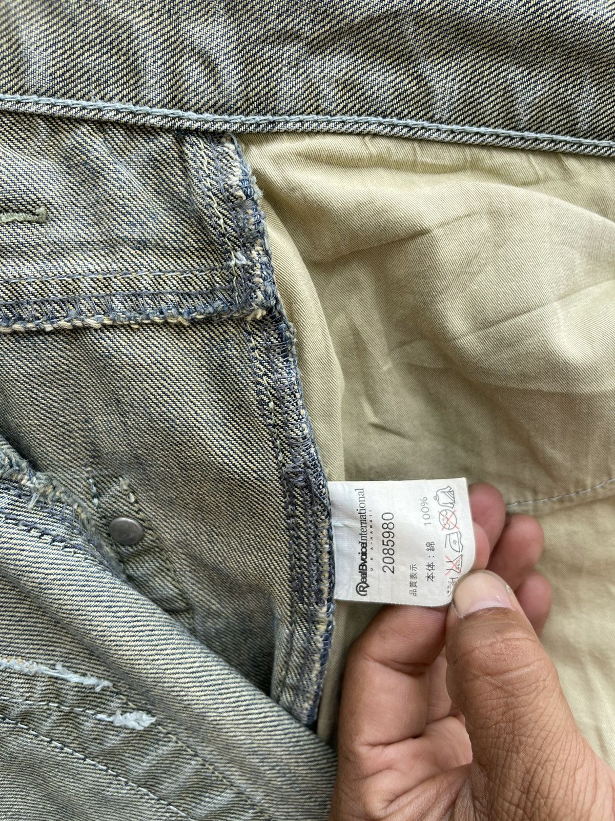 Japanese Brand REALBVOICE INTERNATIONAL PRINTED DISTRESSED DENIM Size US 32 / EU 48 - 18 Thumbnail