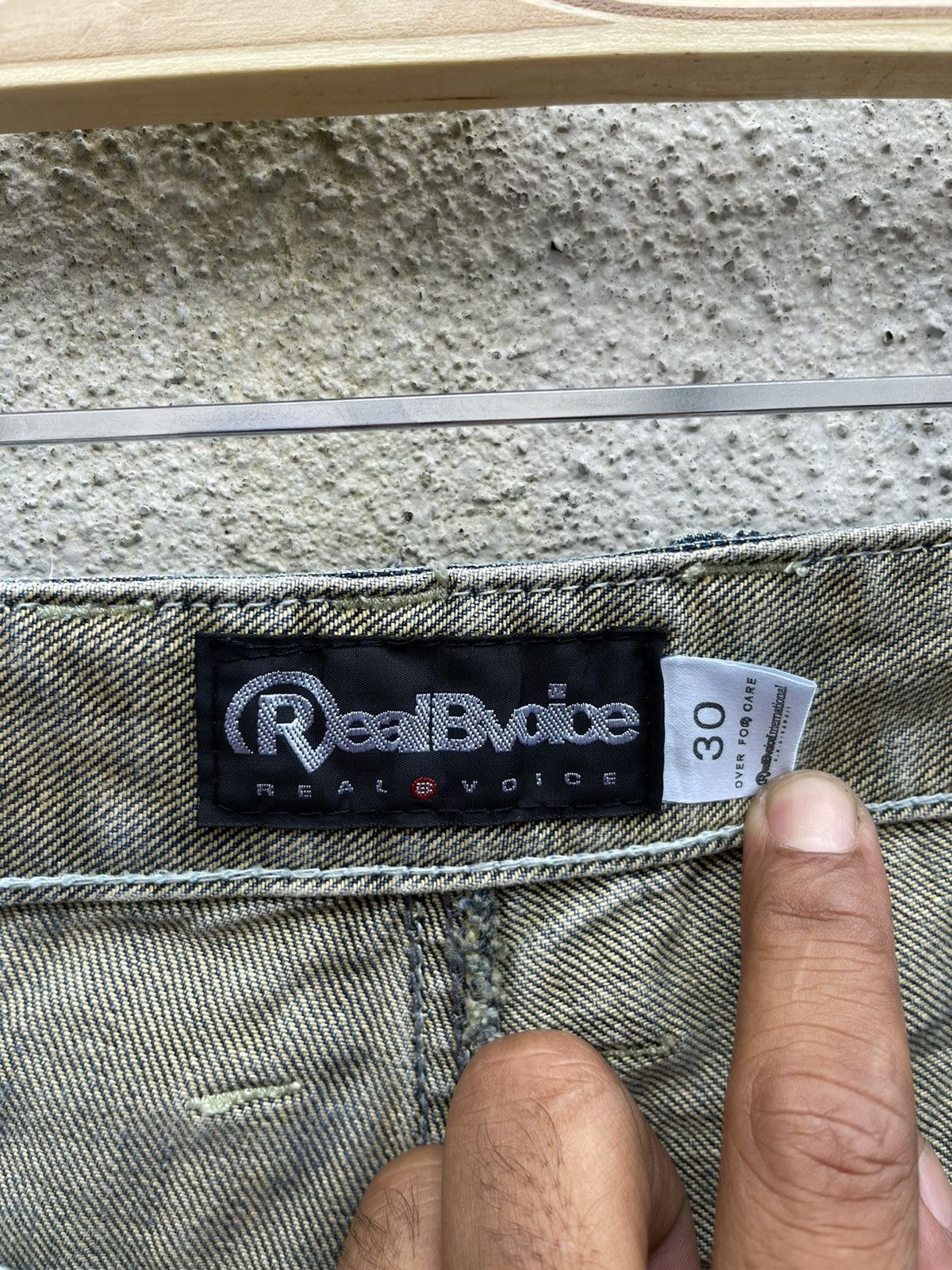 Japanese Brand REALBVOICE INTERNATIONAL PRINTED DISTRESSED DENIM Size US 32 / EU 48 - 16 Thumbnail