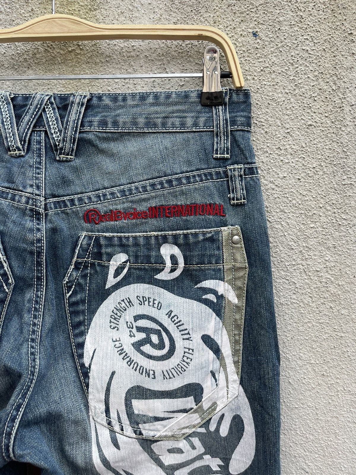 Japanese Brand REALBVOICE INTERNATIONAL PRINTED DISTRESSED DENIM Size US 32 / EU 48 - 3 Thumbnail
