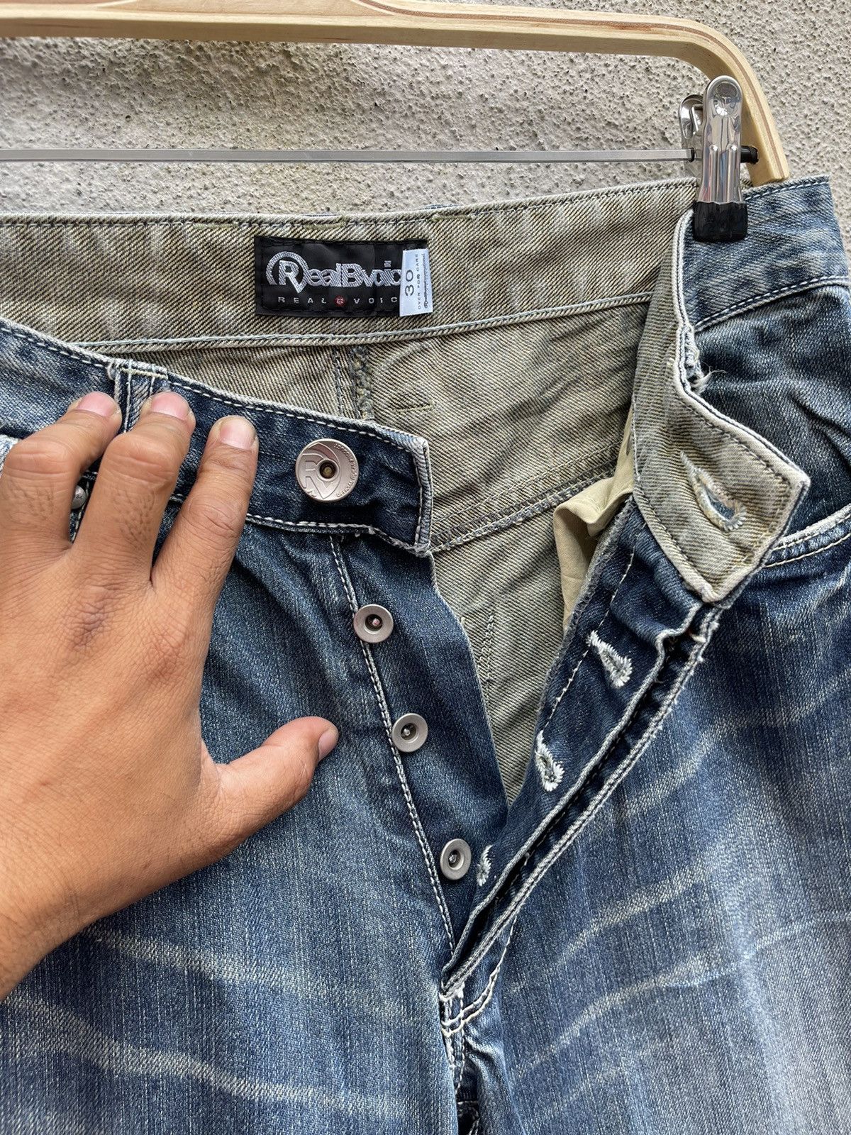 Japanese Brand REALBVOICE INTERNATIONAL PRINTED DISTRESSED DENIM Size US 32 / EU 48 - 14 Thumbnail
