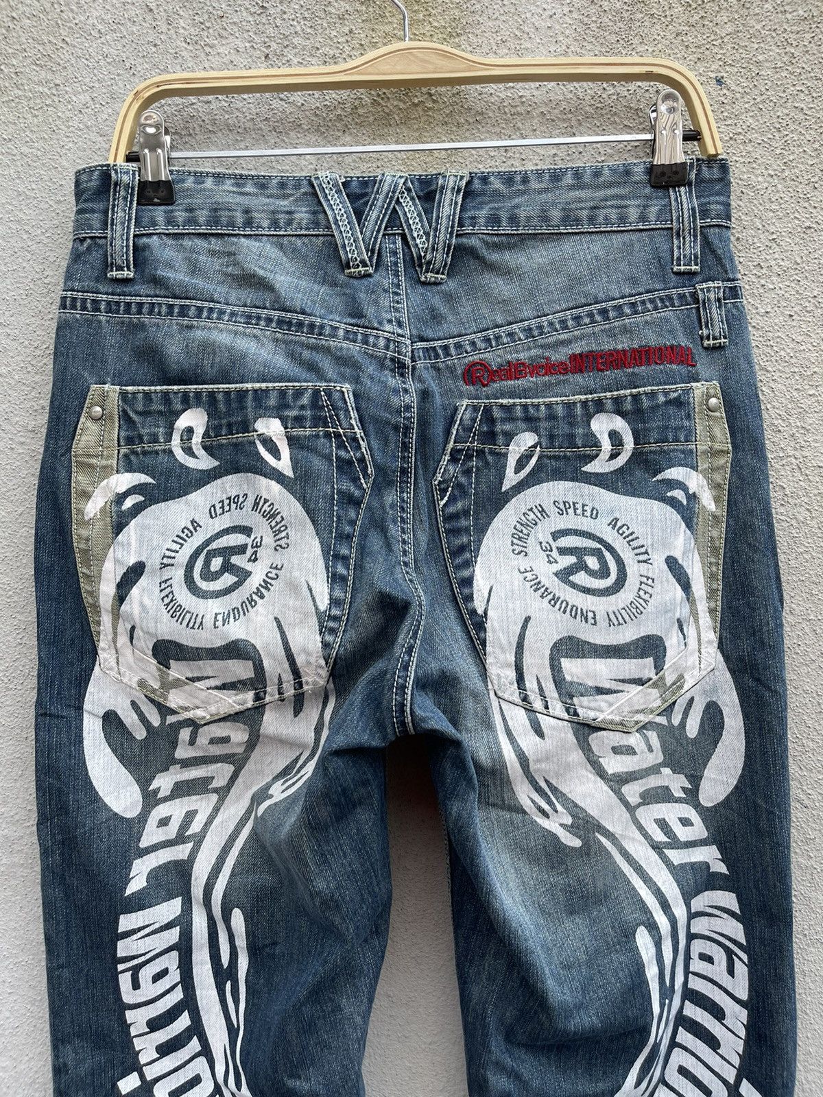 Japanese Brand REALBVOICE INTERNATIONAL PRINTED DISTRESSED DENIM Size US 32 / EU 48 - 4 Thumbnail
