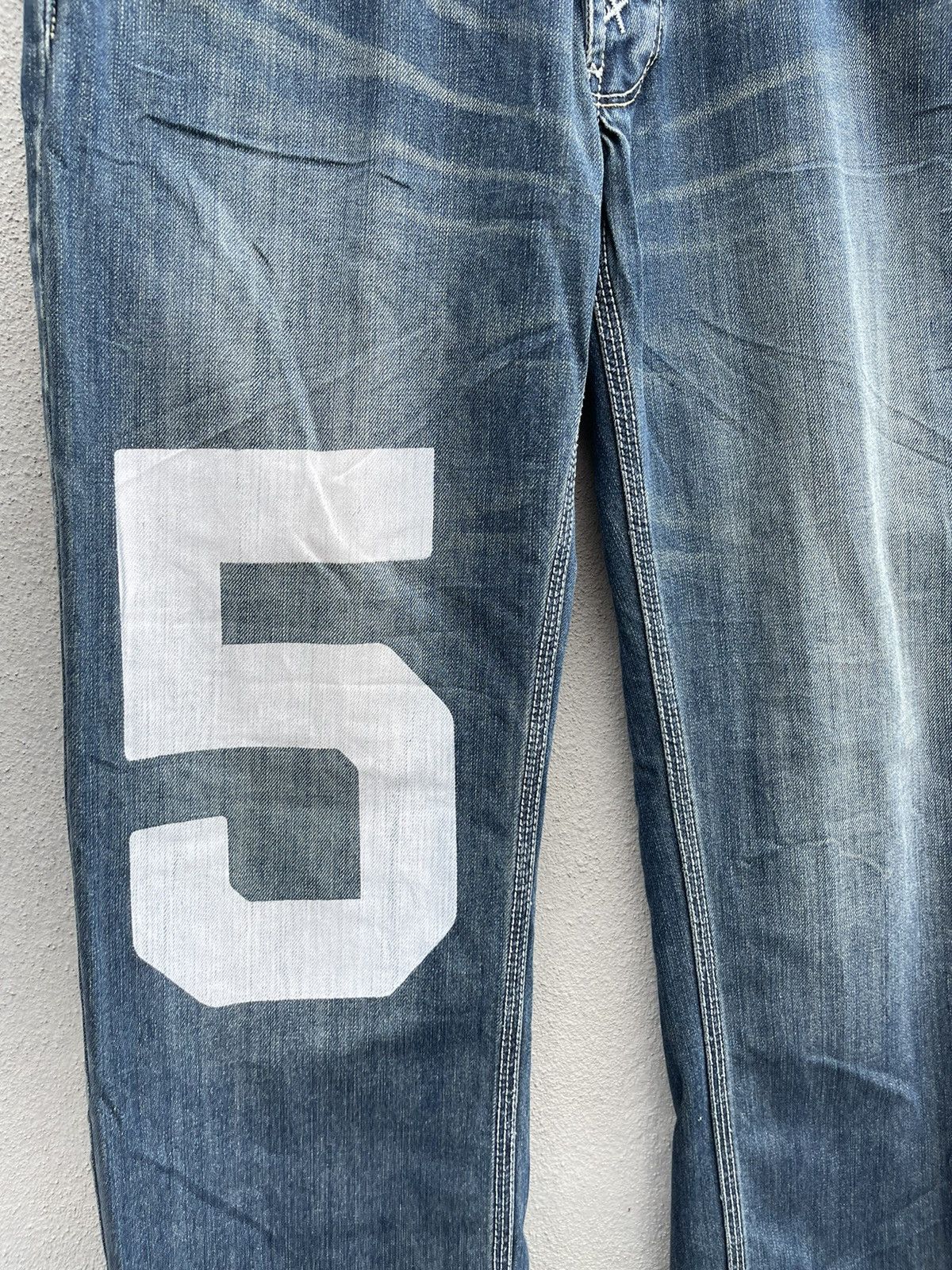 Japanese Brand REALBVOICE INTERNATIONAL PRINTED DISTRESSED DENIM Size US 32 / EU 48 - 13 Thumbnail