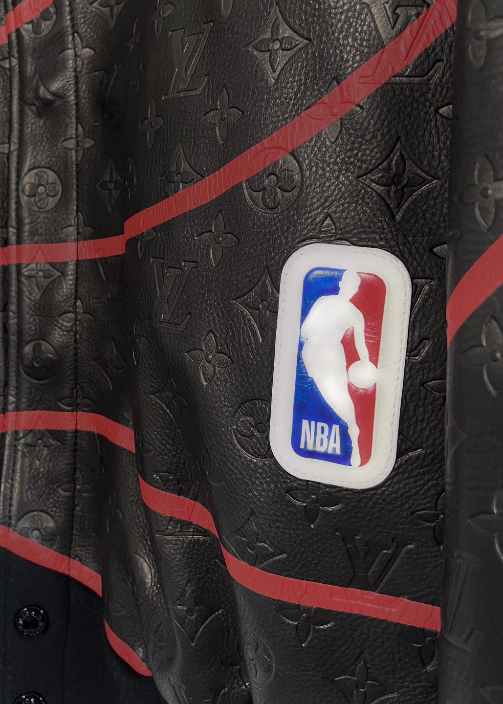 Louis Vuitton × NBA Louis Vuitton x NBA SS2021 Monogram Obscur Leather Jacket Size US XL / EU 56 / 4 - 5 Thumbnail