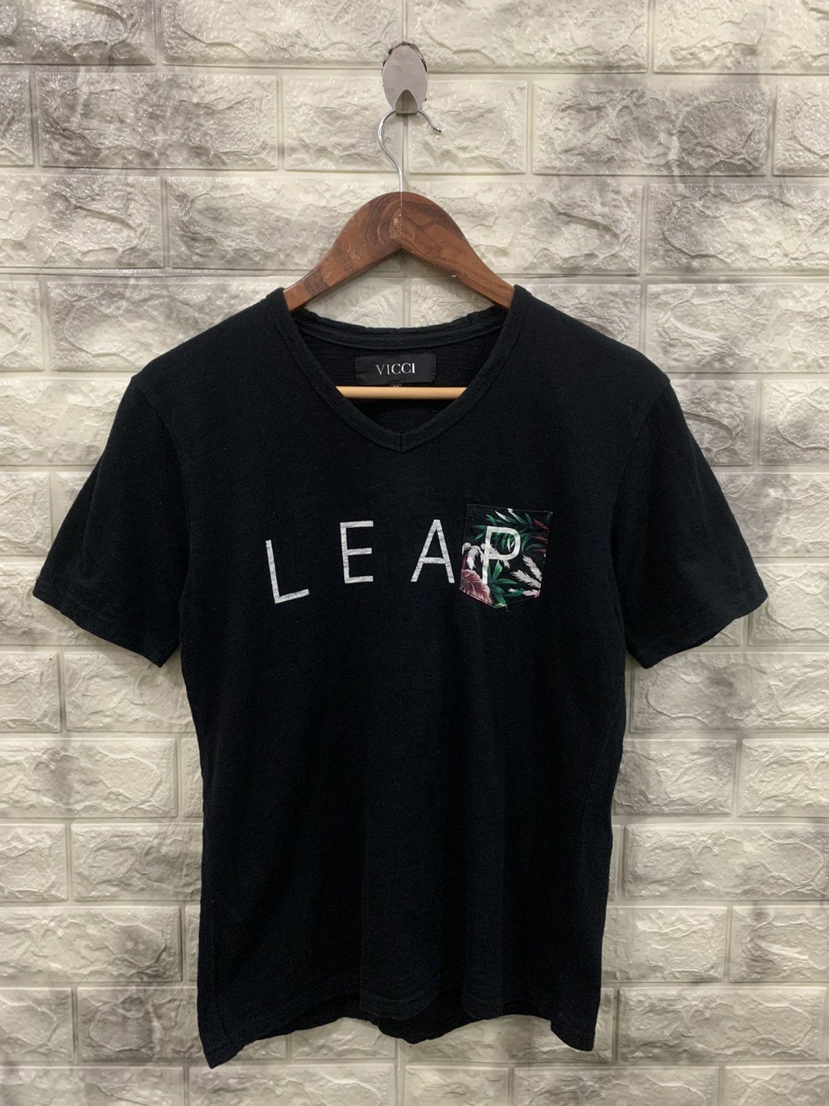 Japanese Brand Vicci “LEAP” Black T-Shirt Size S / US 4 / IT 40 - 1 Thumbnail