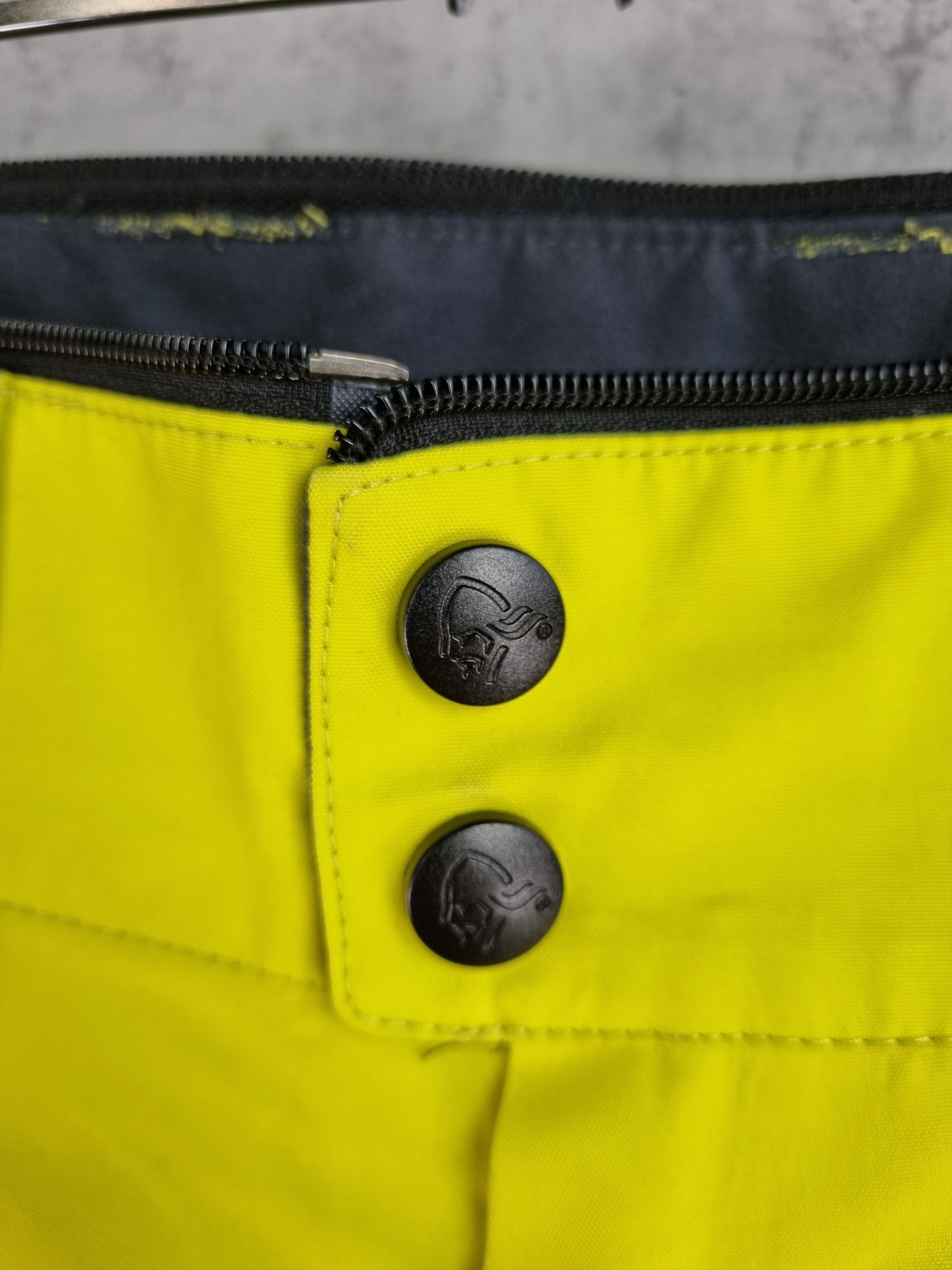 Goretex × Norrona LOFOTEN GORETEX CARGO PANTS Size US 31 - 13 Thumbnail