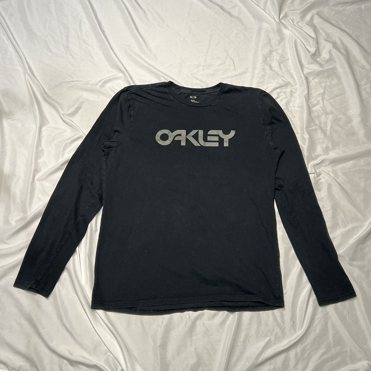 Other Oakley Logo Black on Black Long Sleeve Size US XL / EU 56 / 4 - 1 Thumbnail