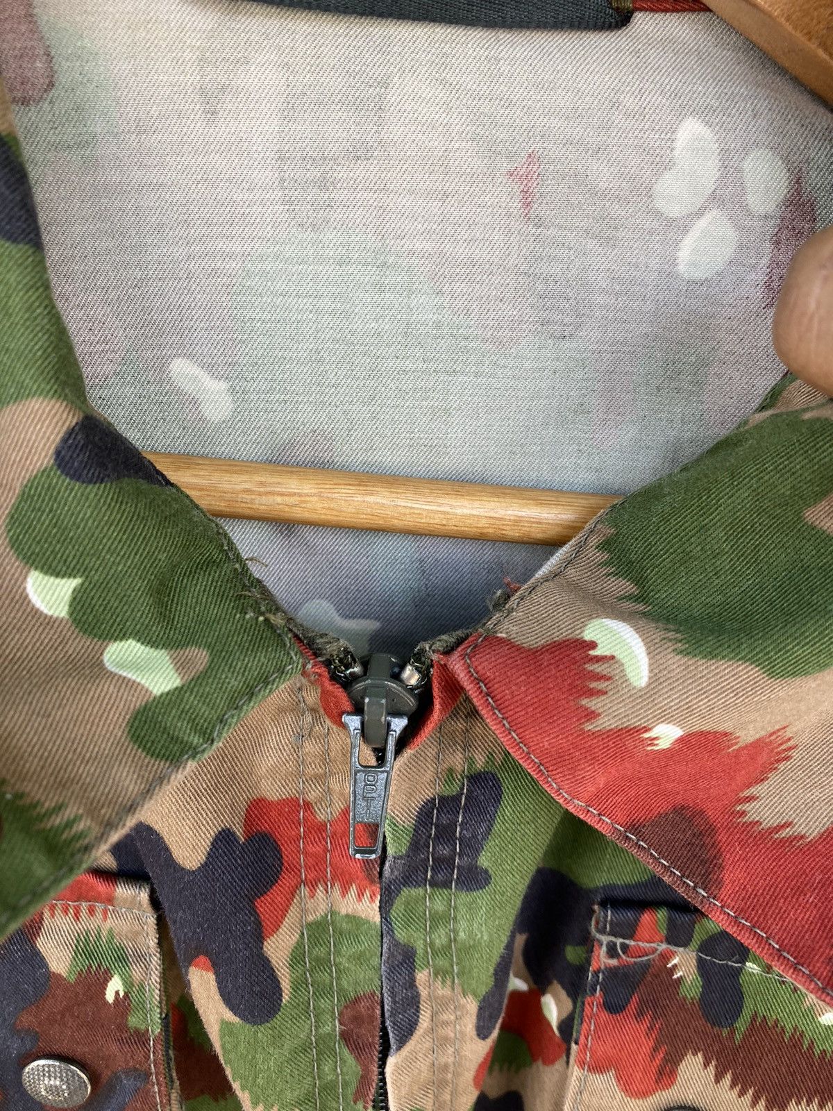 Other Vintage Swiss Army Jacket / Vintage Camo Military Jacket Size US L / EU 52-54 / 3 - 7 Thumbnail