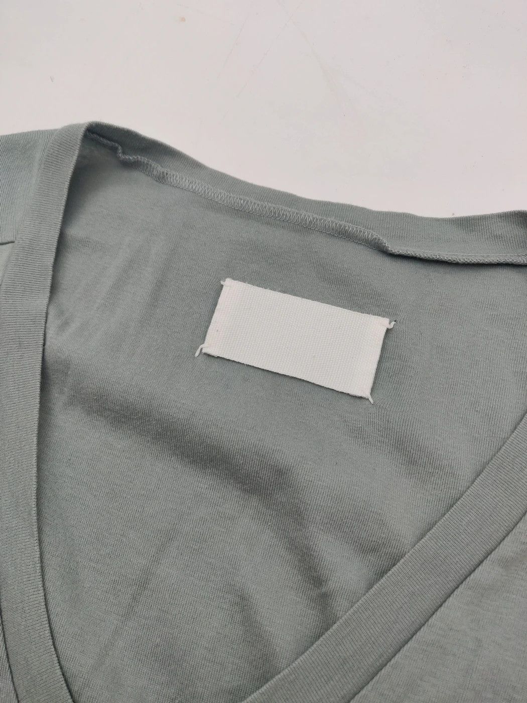 Maison Margiela ⚡️QUICK SALE⚡️2004 Maison Margiela Green V-neck Tshirt Size S / US 4 / IT 40 - 2 Thumbnail