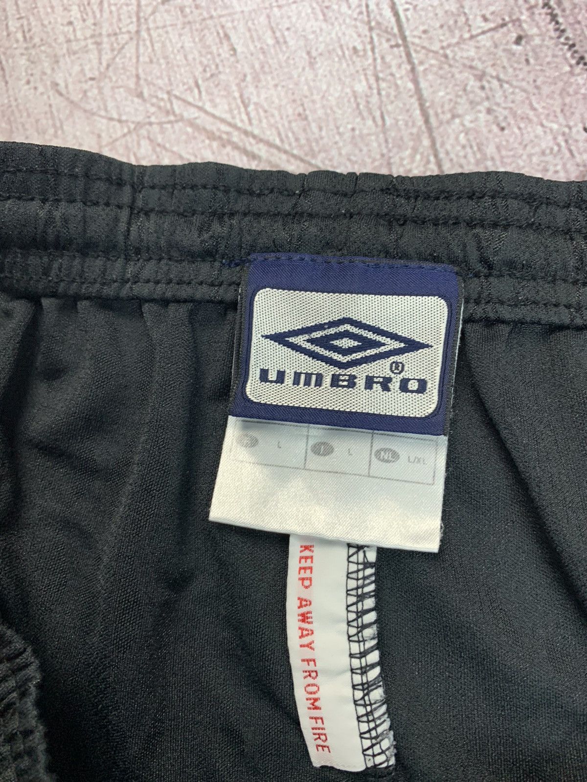 Umbro × Vintage Umbro Vintage Y2K Shorts Size US 34 / EU 50 - 5 Thumbnail