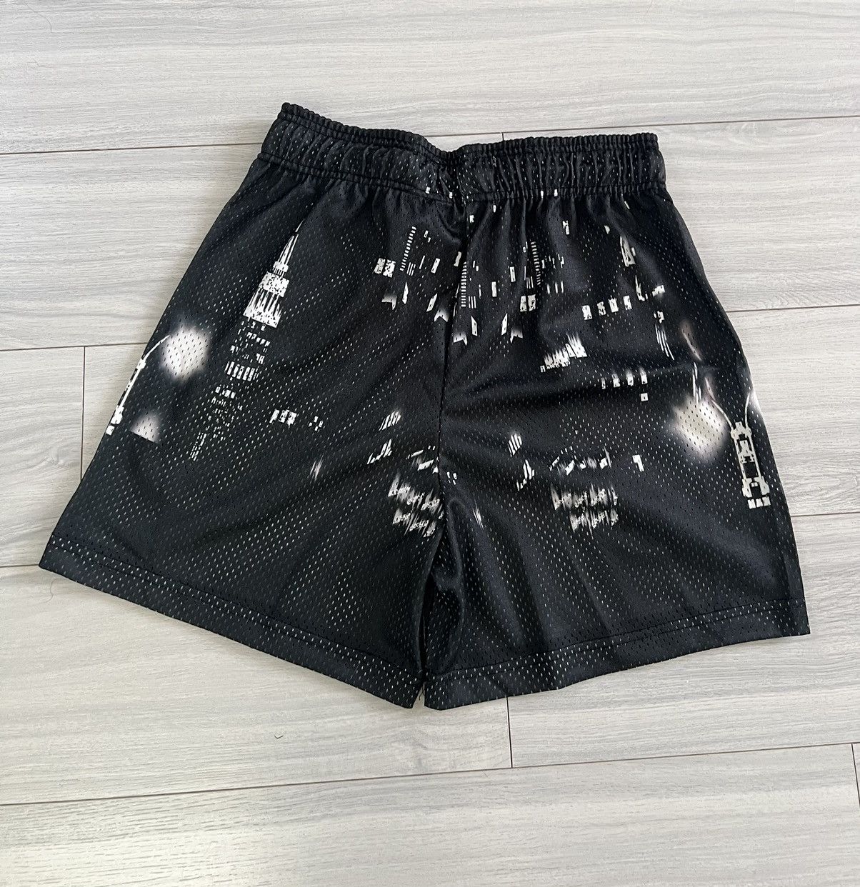 Eric emanuel black white skyline store short