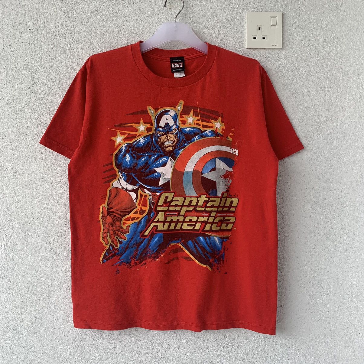 CAPTAIN AMERICA t shirt spell out big design..