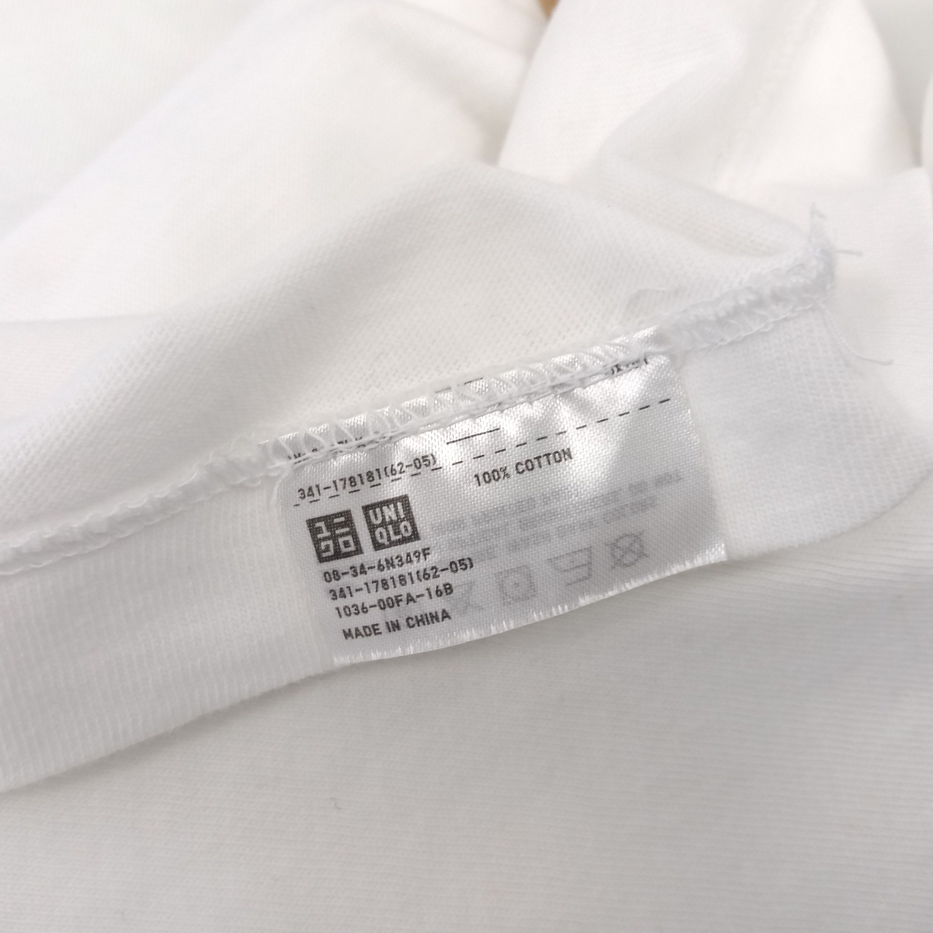 Kaws × Uniqlo × Vintage UNIQLO x KAWS Japanese Brand Tshirt Size US L / EU 52-54 / 3 - 8 Thumbnail