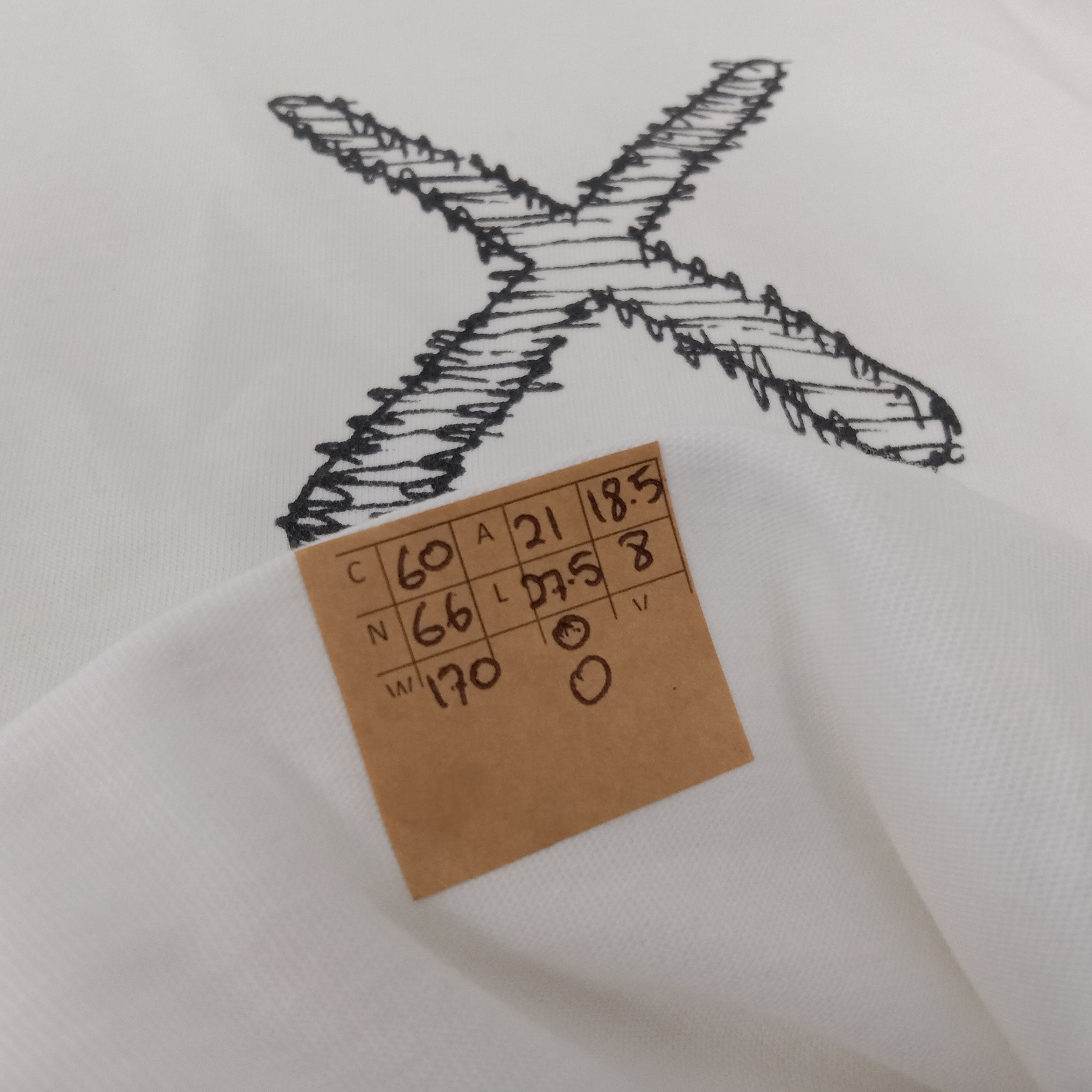Kaws × Uniqlo × Vintage UNIQLO x KAWS Japanese Brand Tshirt Size US L / EU 52-54 / 3 - 9 Thumbnail