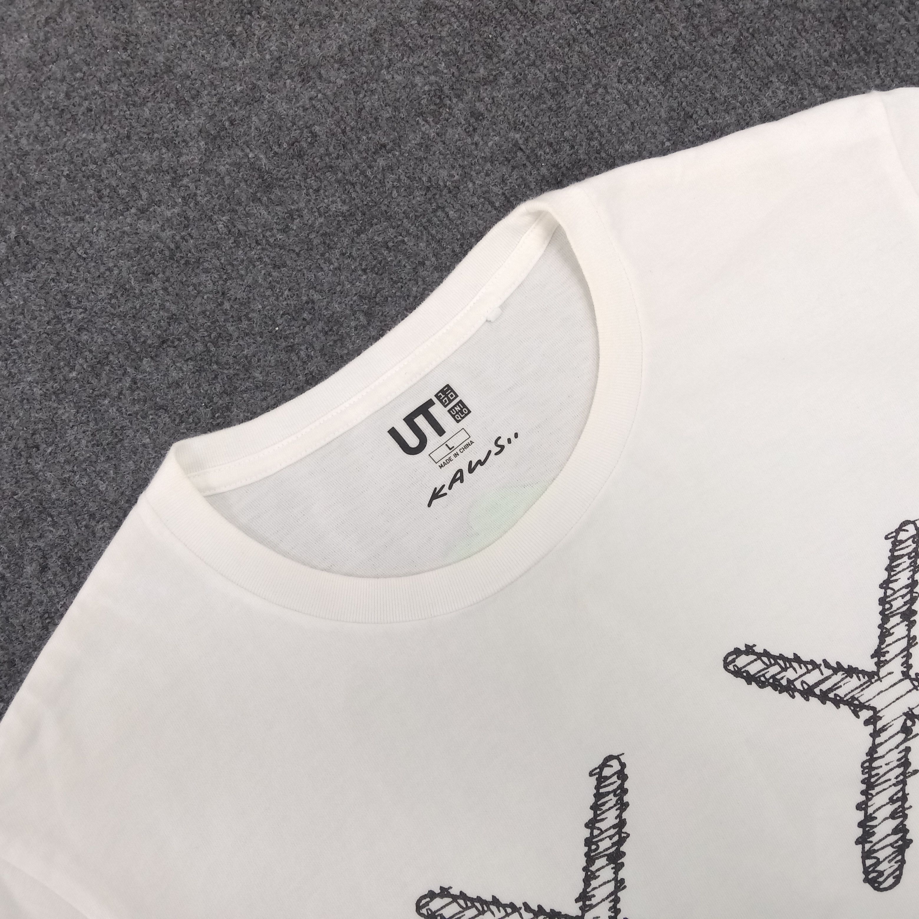 Kaws × Uniqlo × Vintage UNIQLO x KAWS Japanese Brand Tshirt Size US L / EU 52-54 / 3 - 5 Thumbnail