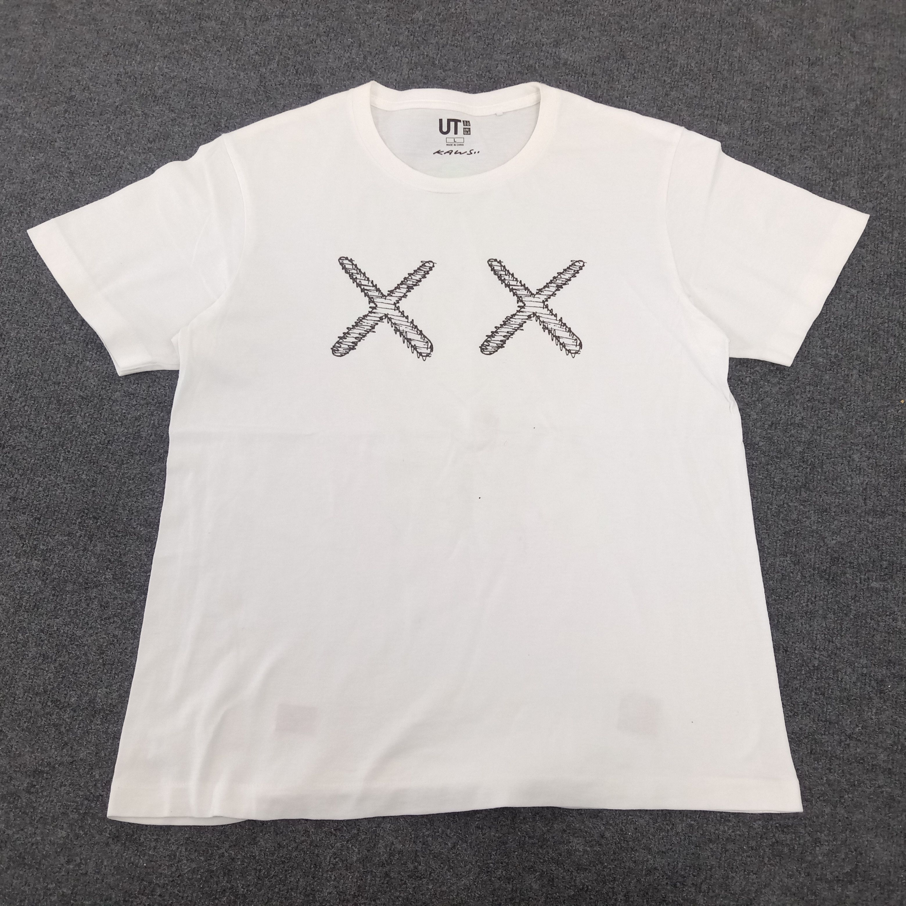 Kaws × Uniqlo × Vintage UNIQLO x KAWS Japanese Brand Tshirt Size US L / EU 52-54 / 3 - 3 Thumbnail