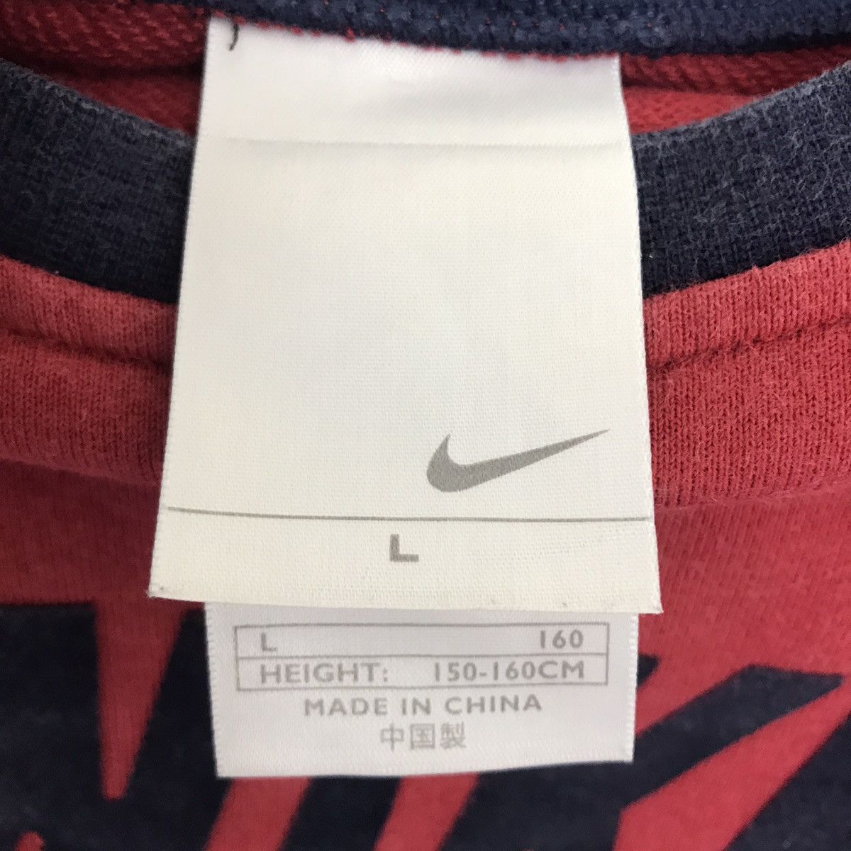 Nike NIKE SWOOSH Center Logo Usa Streetwear Sportswear Sweatshirt Size US L / EU 52-54 / 3 - 3 Thumbnail