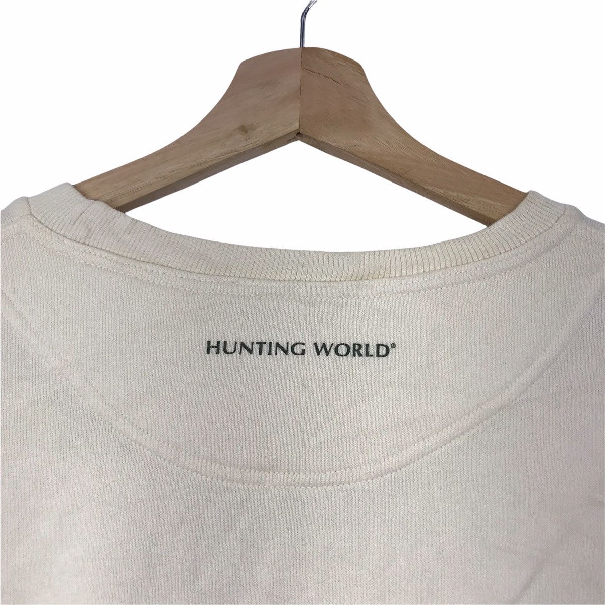 Vintage Vintage HUNTING WORLD ITALY African Hunt Cream Sweatshirt Size US XL / EU 56 / 4 - 5 Thumbnail