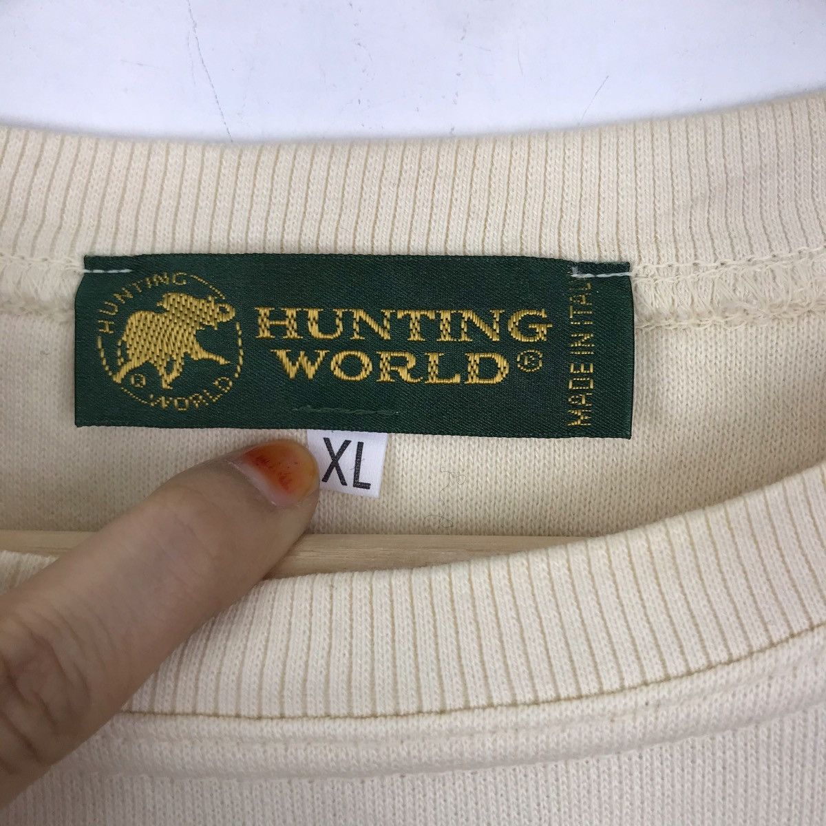 Vintage Vintage HUNTING WORLD ITALY African Hunt Cream Sweatshirt Size US XL / EU 56 / 4 - 4 Thumbnail