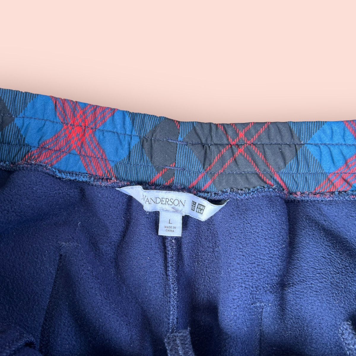 JW Anderson × Jun Takahashi × Uniqlo JW ANDERSON X UNIQLO FLUFFY FLEECE PANTS Size US 33 - 13 Thumbnail