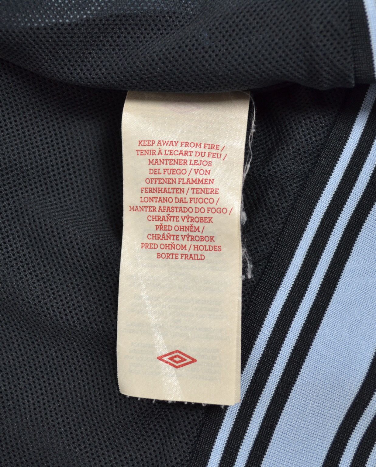 Umbro Umbro England Vintage Sweater Windbreaker Full Zip Size US L / EU 52-54 / 3 - 12 Thumbnail