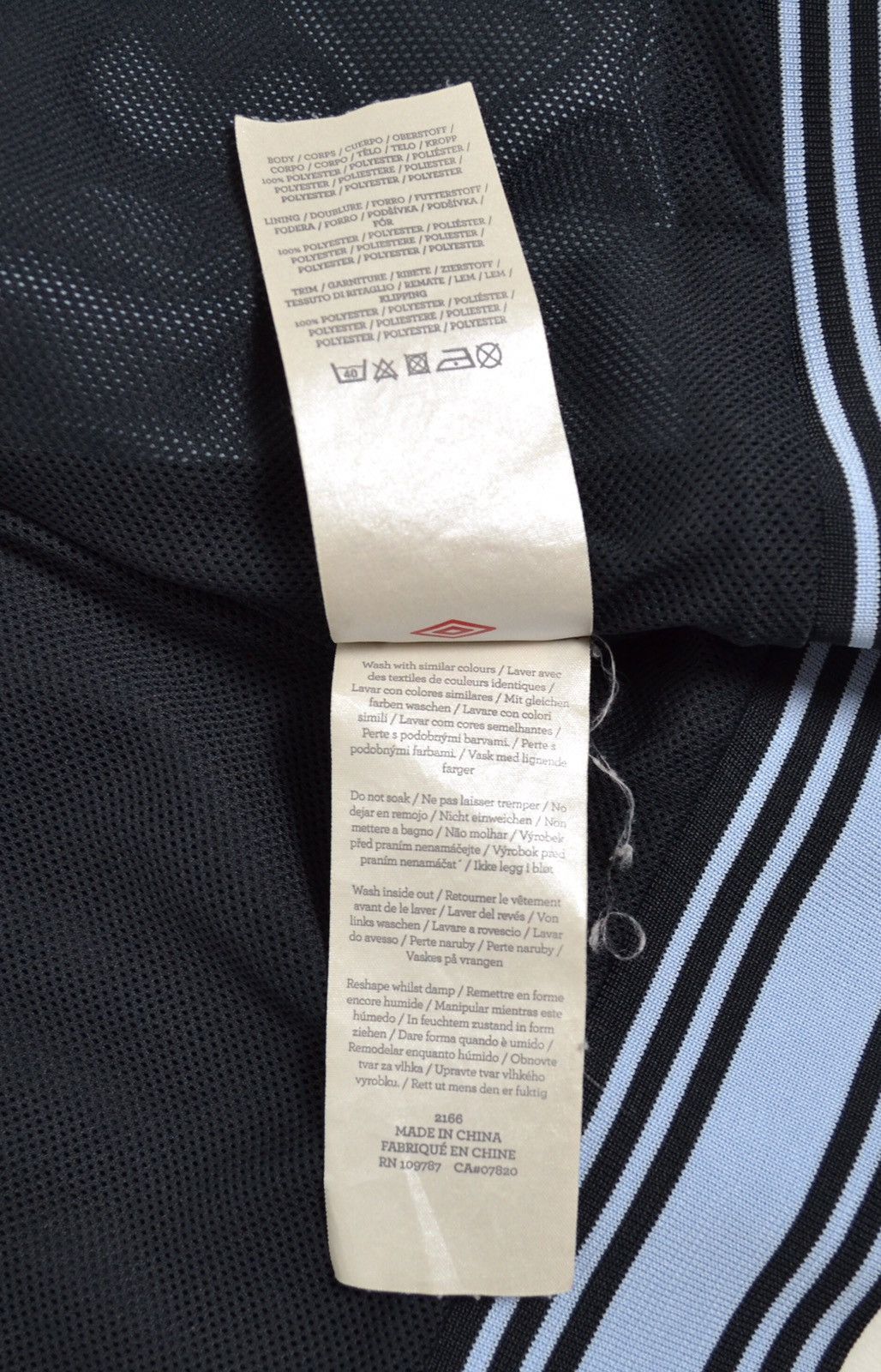 Umbro Umbro England Vintage Sweater Windbreaker Full Zip Size US L / EU 52-54 / 3 - 13 Thumbnail