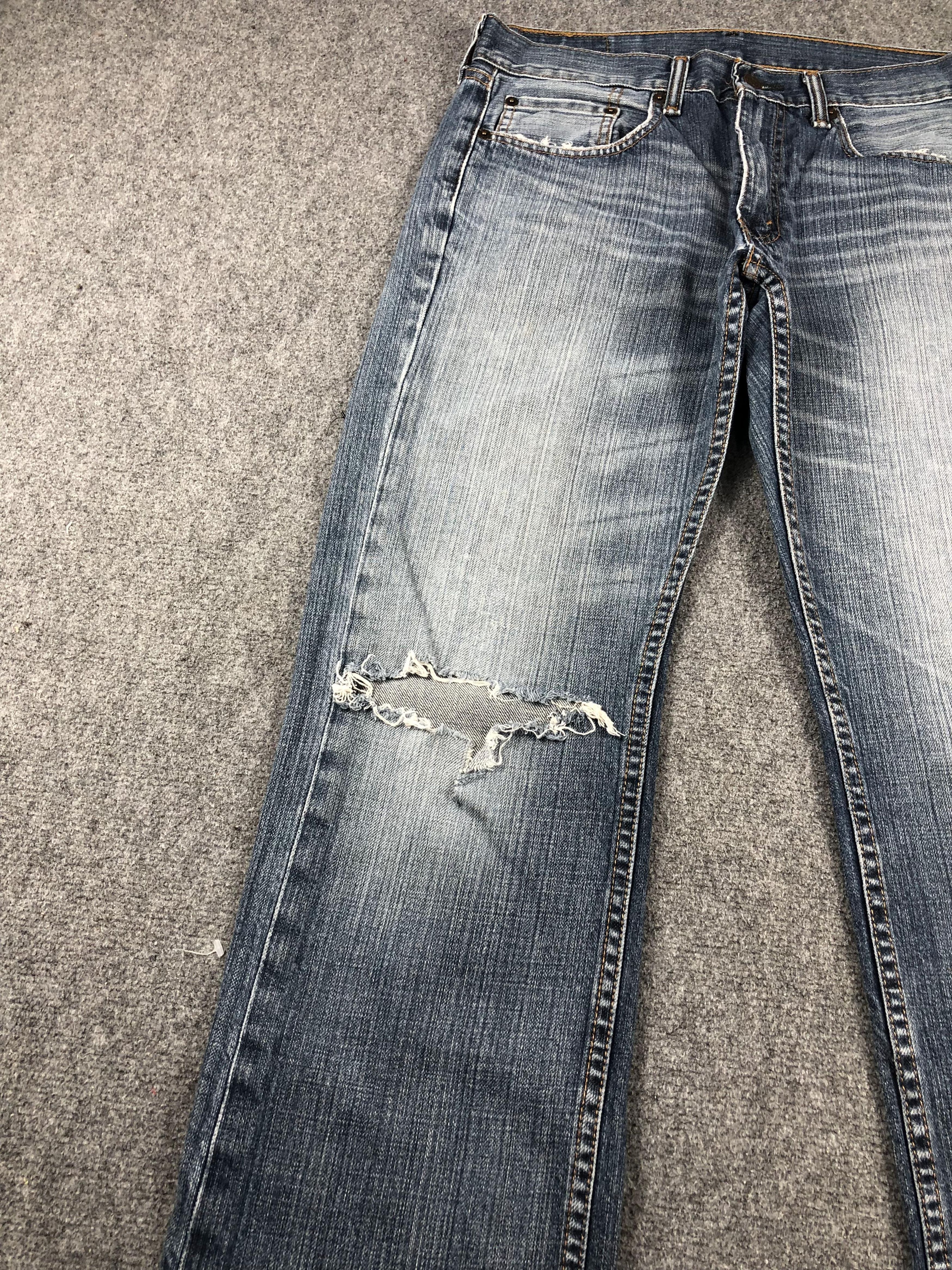 Levi's × Vintage Vintage Distressed Levis 559 Faded Blue Jeans DP2234 Size US 33 - 10 Thumbnail