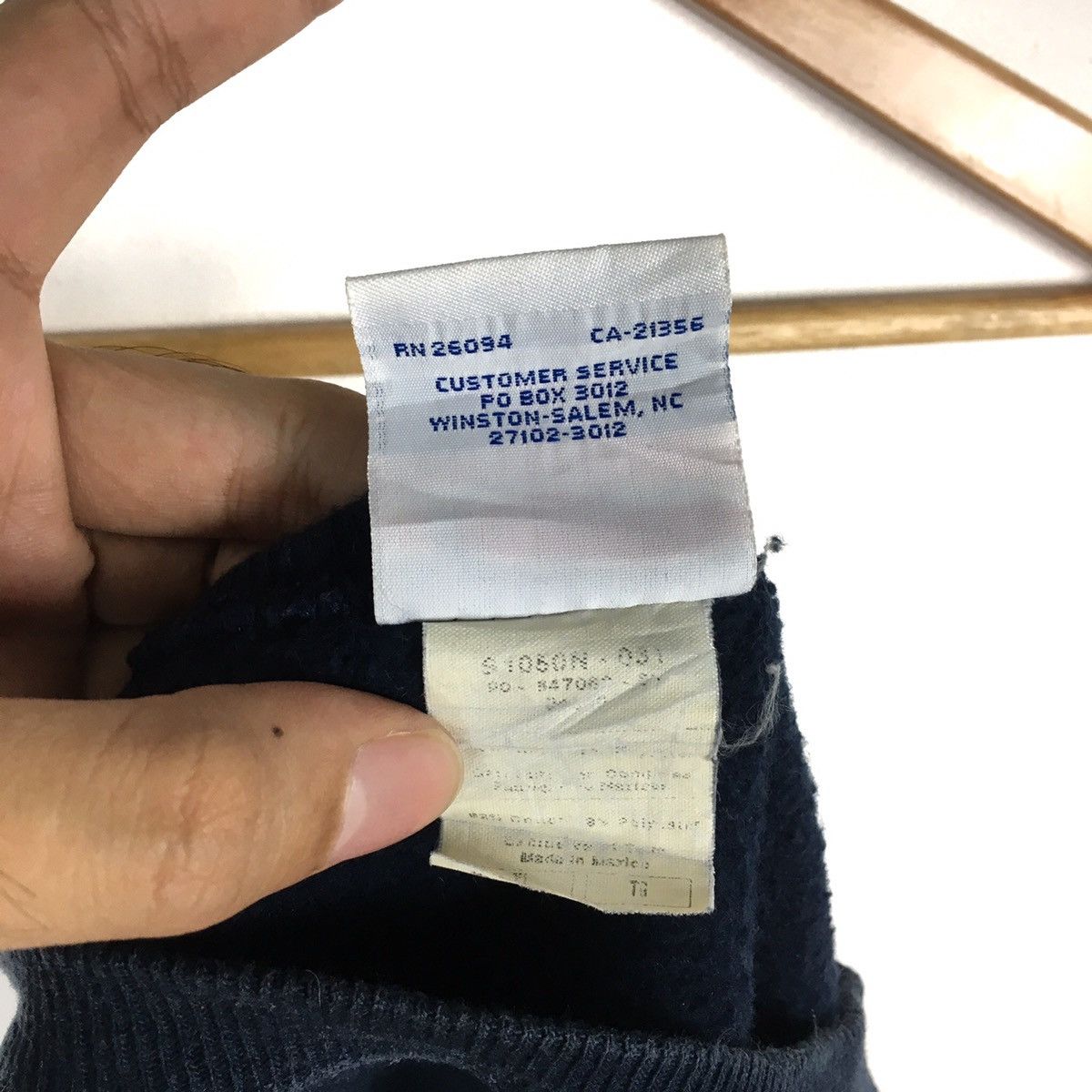 Champion Vintage CHAMPION REVERSE WEAVE Plain Usa Blue Sweatshirt Size US XL / EU 56 / 4 - 4 Thumbnail