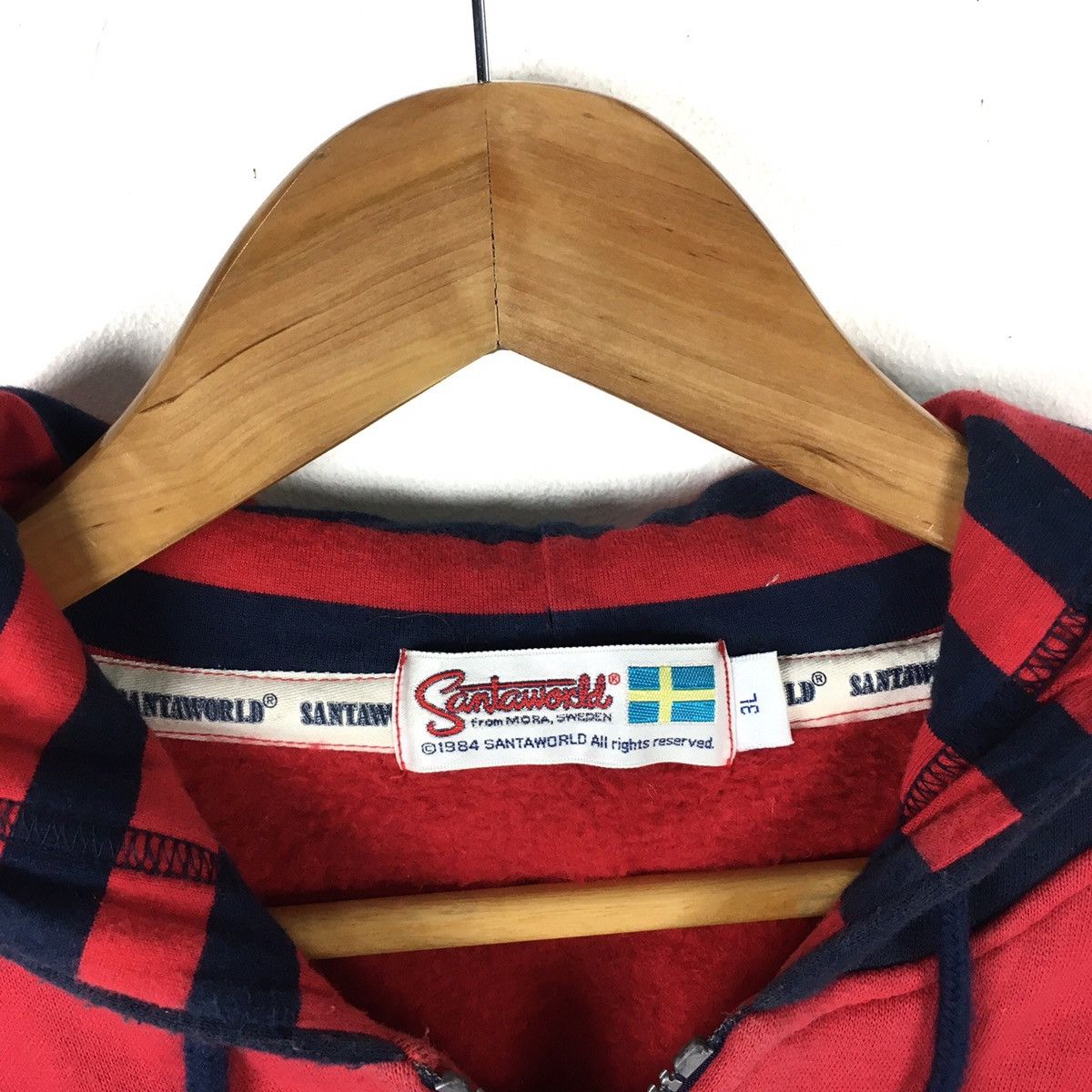 Vintage Vintage SANTA WORLD Captain Santa Sweden Red Hoodie Size US XL / EU 56 / 4 - 4 Thumbnail