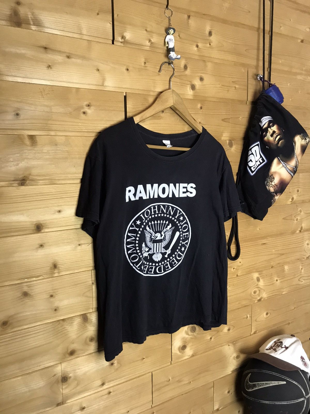 Band Tees Vintage Ramones women t-shirt Size M / US 6-8 / IT 42-44 - 1 Thumbnail