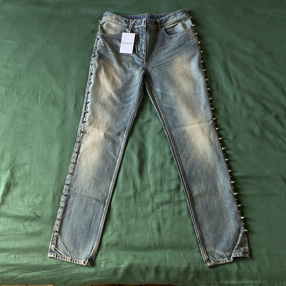 Givenchy Givenchy Stugged Jeans Size US 30 / EU 46 - 1 Thumbnail