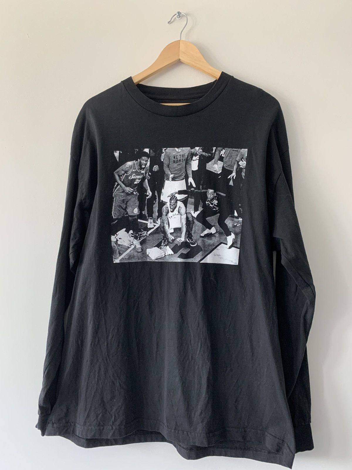 October's Very Own × Vintage RARE Kawhi Leonard “The Shot” Long Sleeve Size US XL / EU 56 / 4 - 1 Thumbnail