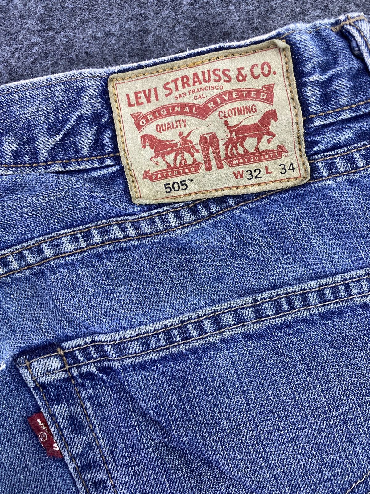Levi's VINTAGE LEVIS 505 BLUE WASH JEANS - J697 Size US 32 / EU 48 - 8 Thumbnail