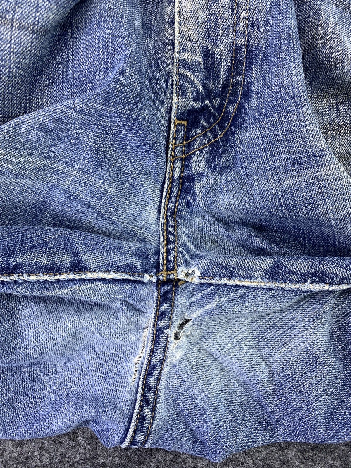 Levi's VINTAGE LEVIS 505 BLUE WASH JEANS - J697 Size US 32 / EU 48 - 9 Thumbnail