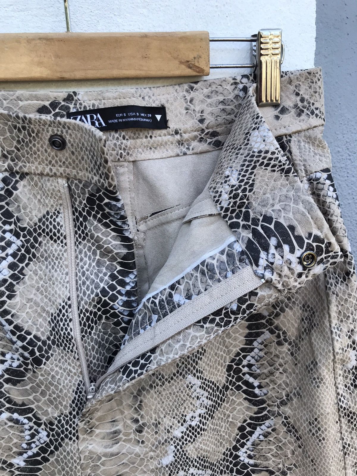 Zara Zara snake print medium skirt Size 26" / US 2 / IT 38 - 5 Thumbnail