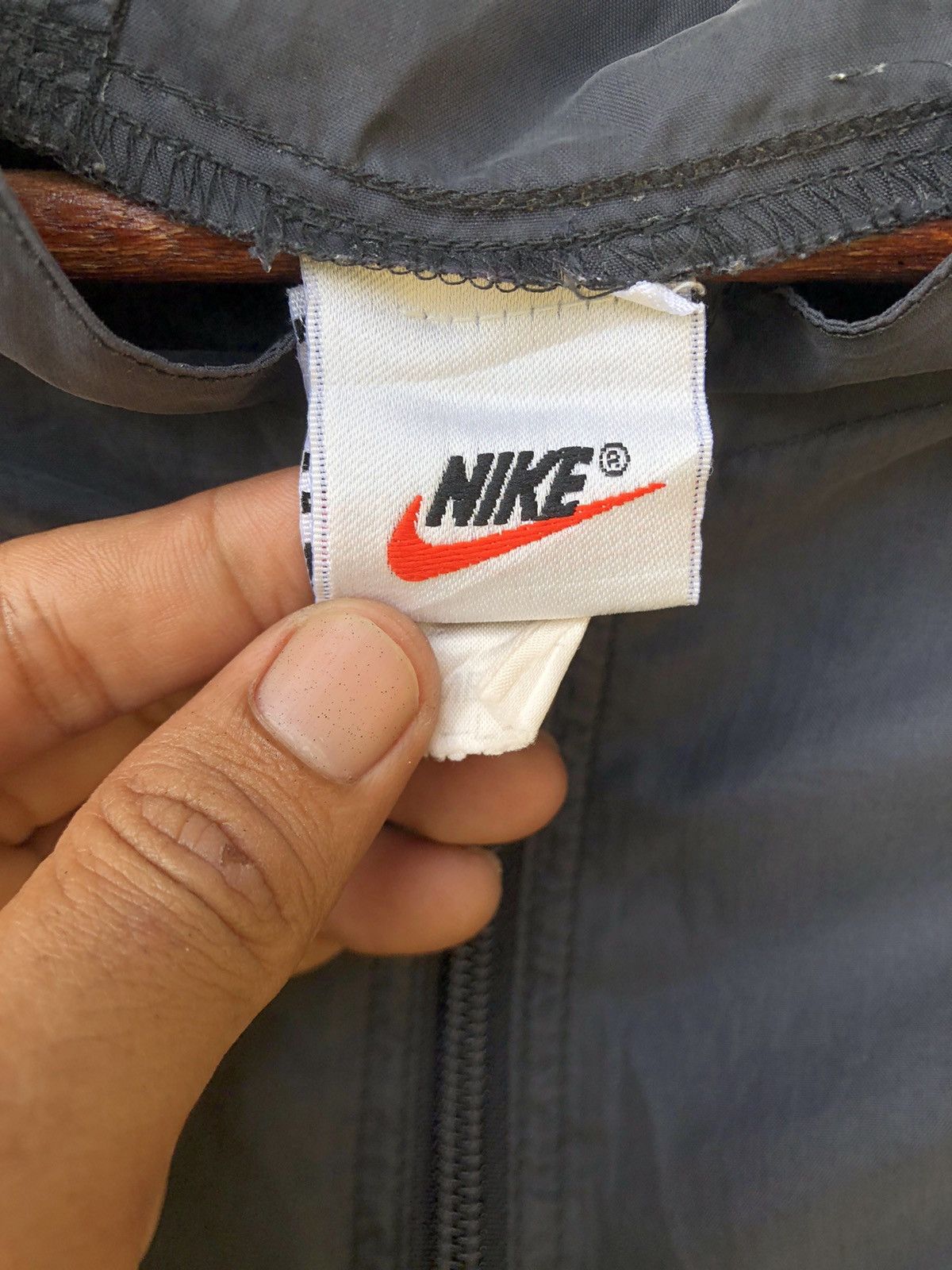 Nike Vintage nike swoosh windbreaker jacket big logo Size US L / EU 52-54 / 3 - 5 Thumbnail