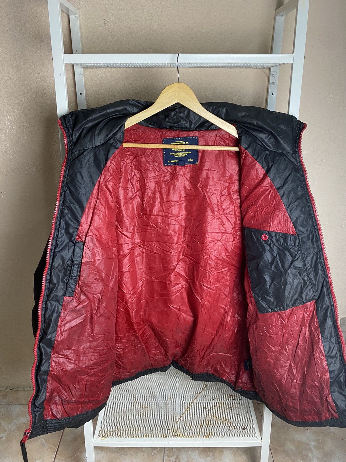 Alpha Industries ALPHA INDUSTRIES Puffer Jacket Black with Red Zipper Accents Size US XXL / EU 58 / 5 - 9 Thumbnail