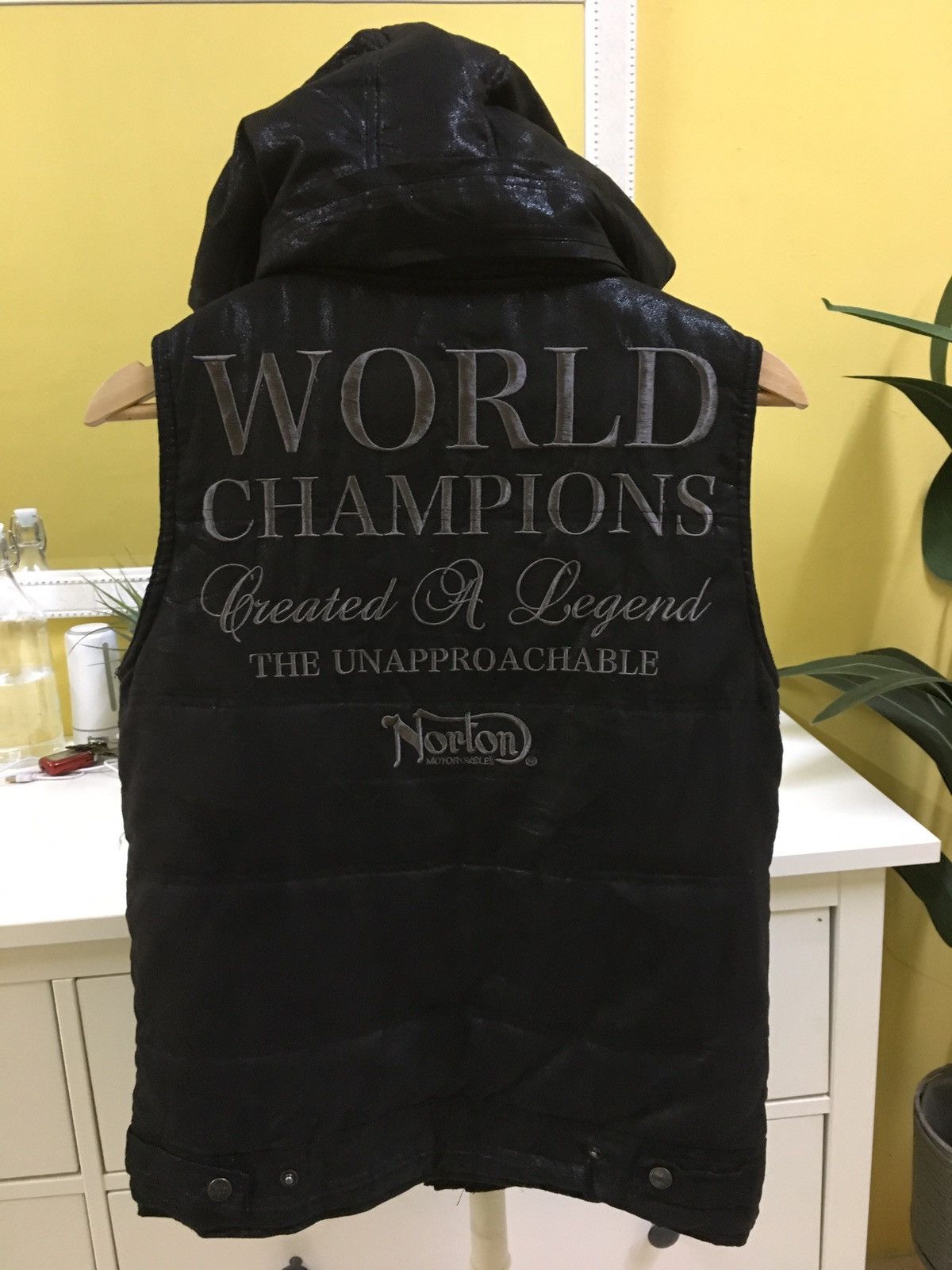 Norton × Sports Specialties World Champion Norton Motorcycle Wax Vest Size US S / EU 44-46 / 1 - 1 Thumbnail