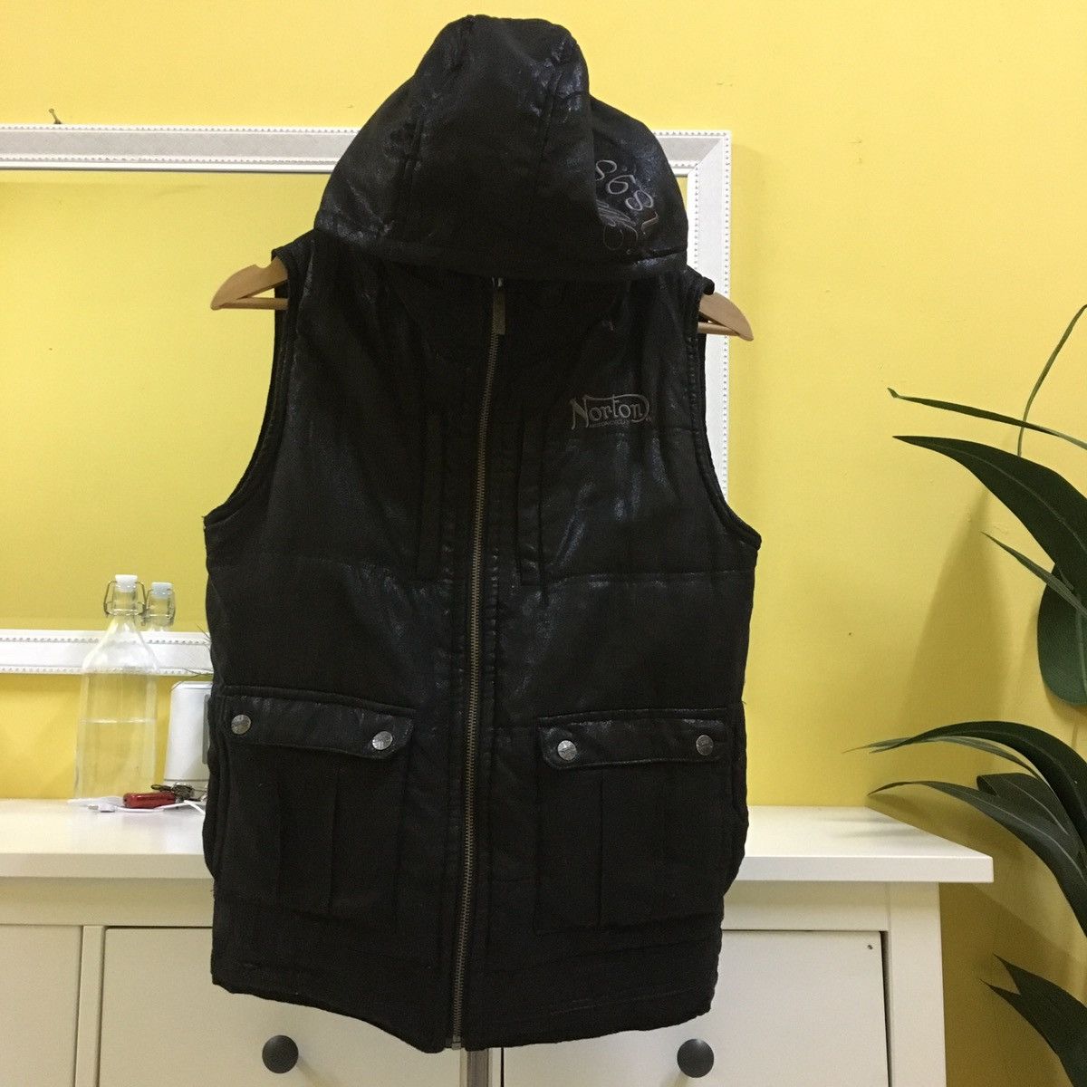 Norton × Sports Specialties World Champion Norton Motorcycle Wax Vest Size US S / EU 44-46 / 1 - 2 Thumbnail