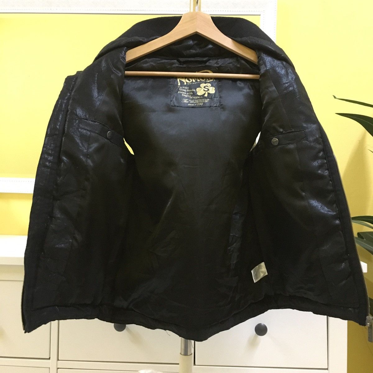 Norton × Sports Specialties World Champion Norton Motorcycle Wax Vest Size US S / EU 44-46 / 1 - 9 Thumbnail