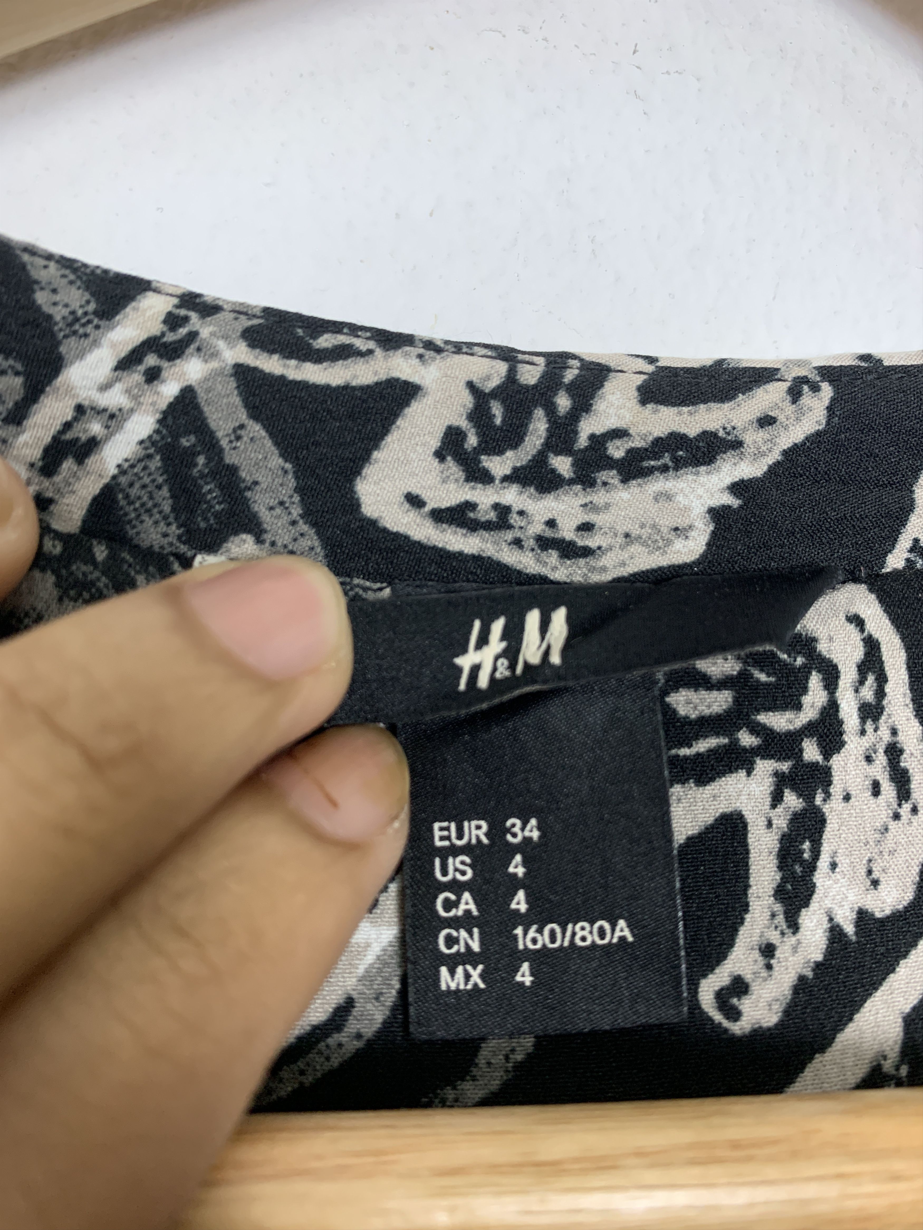 H&M H&M Animal Art Zip Up Jacket Unique Design J0990 Size US S / EU 44-46 / 1 - 8 Thumbnail