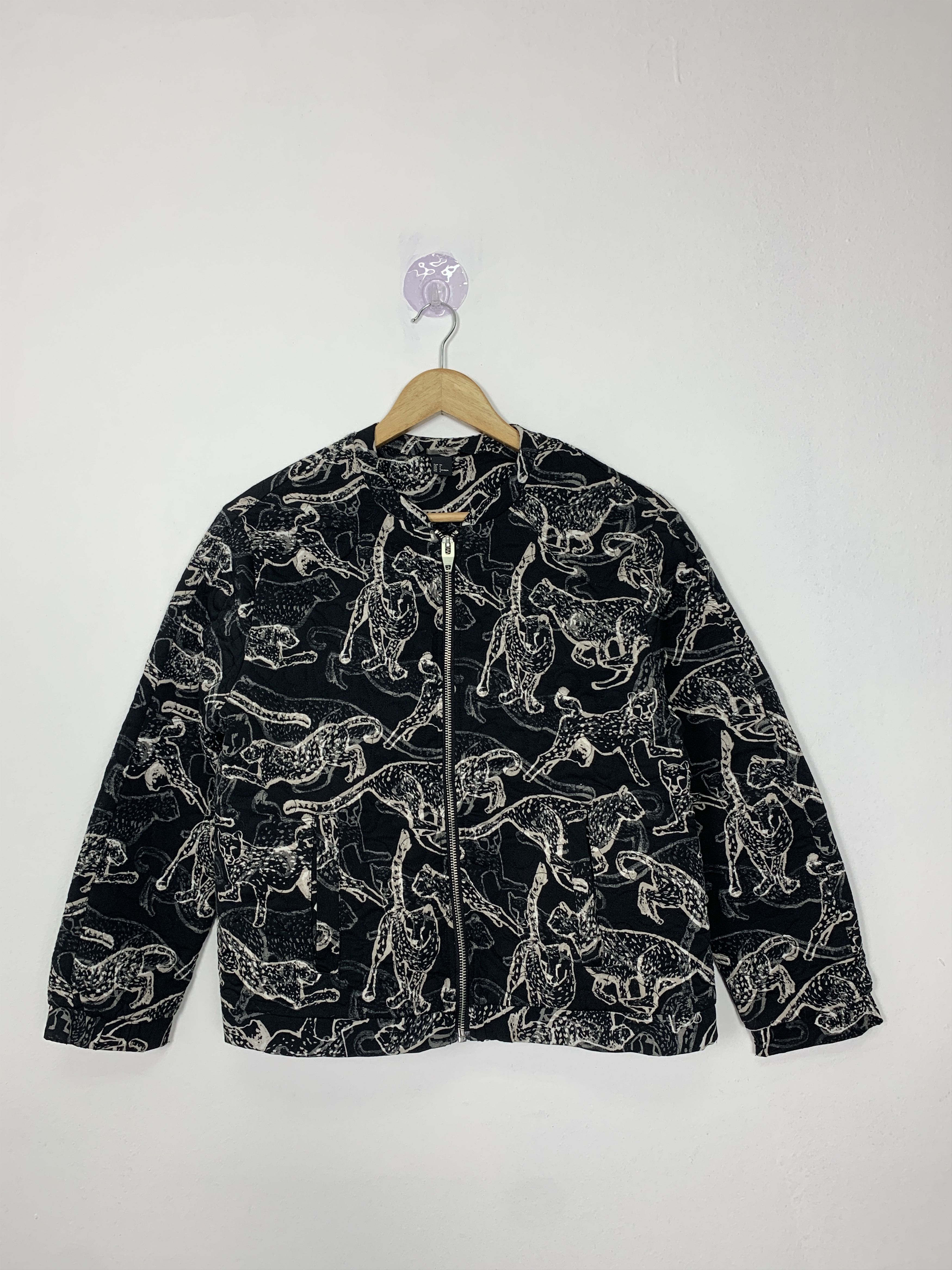 H&M Animal Art Zip Up Jacket Unique Design J0990