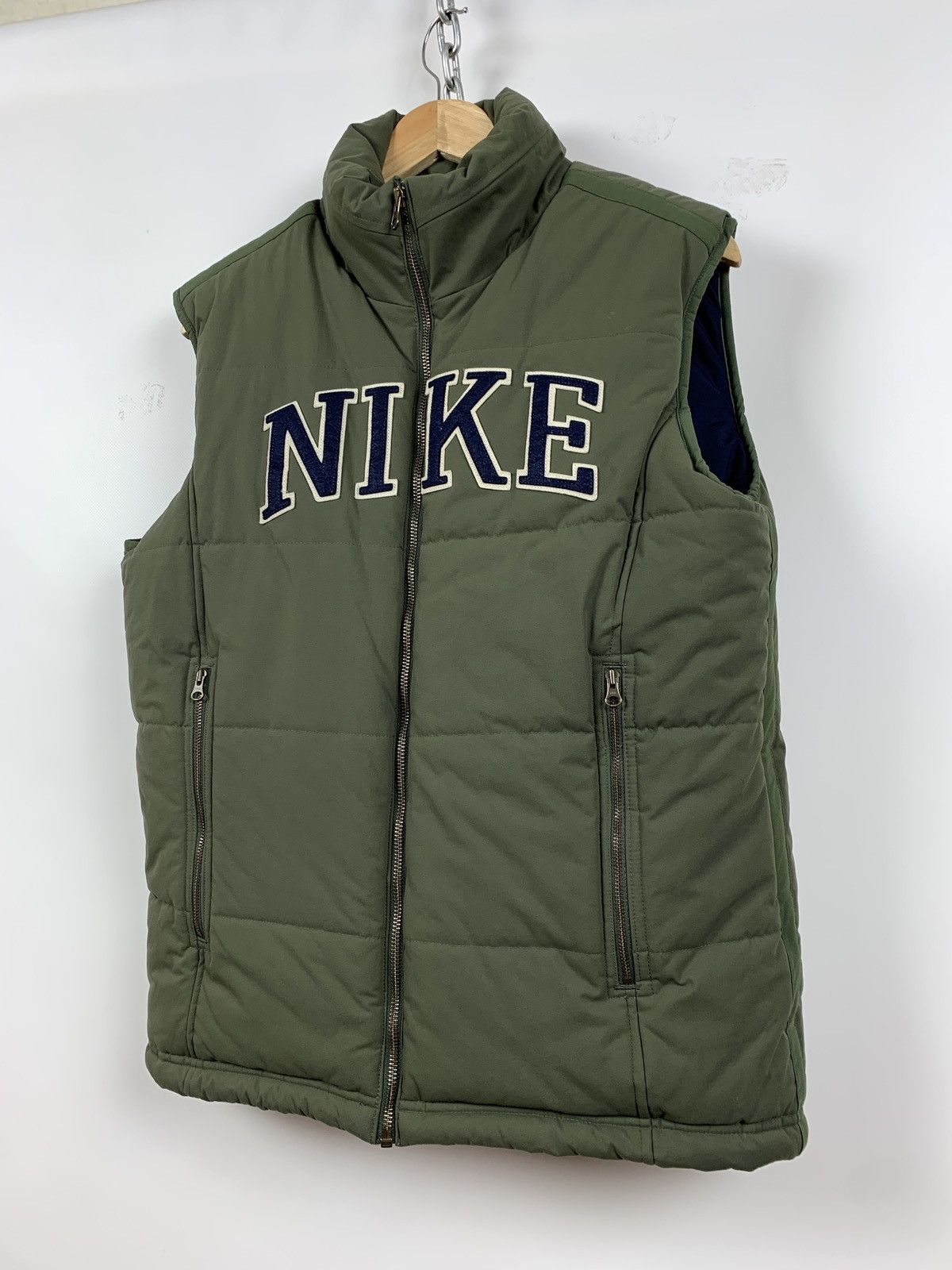 Nike 00s Vintage Nike Green Khaki Embroidered Logo Puffer Vest Size US S / EU 44-46 / 1 - 1 Thumbnail